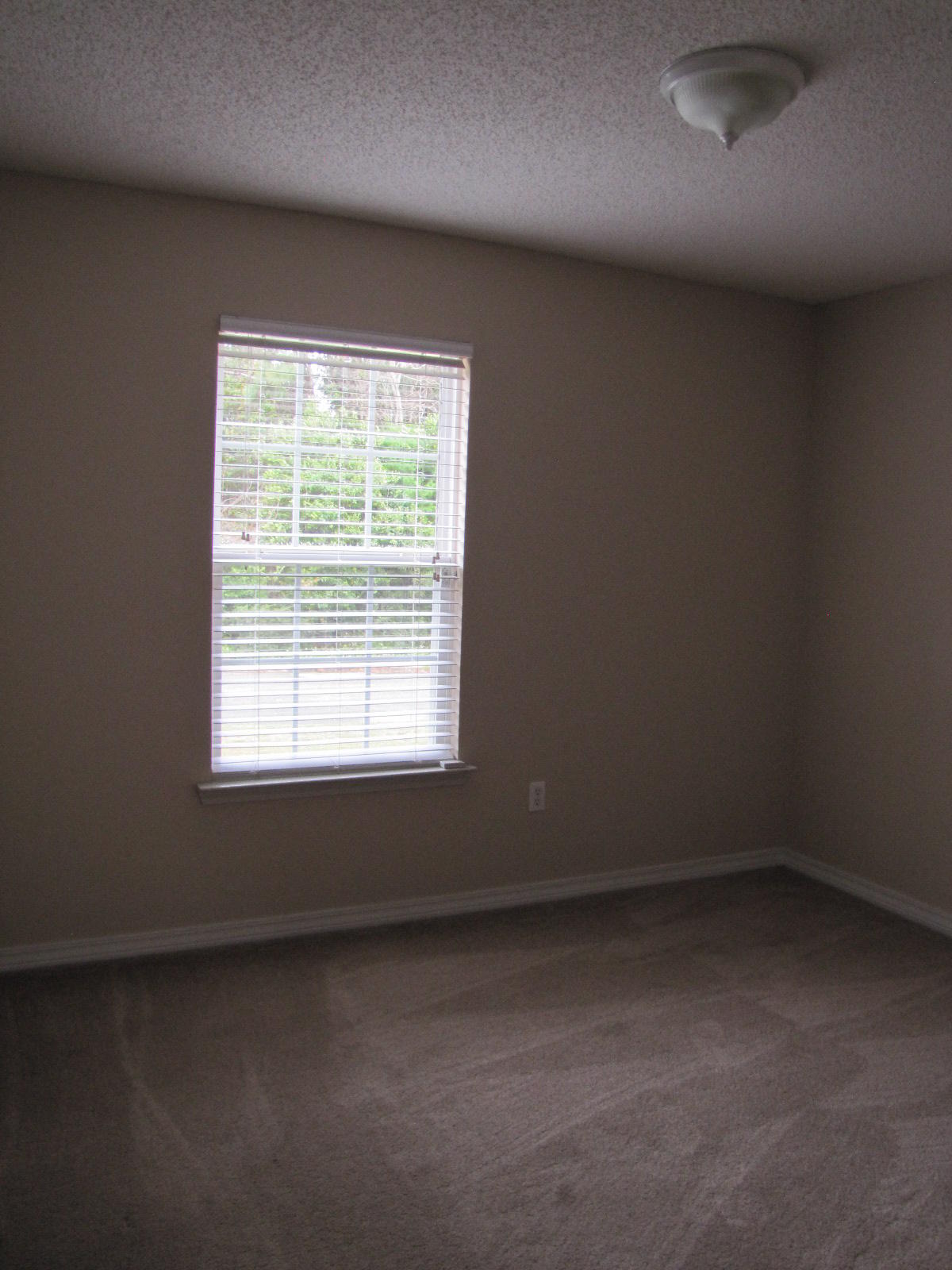 CRESTVIEW HEIGHTS 1ST ADDN - Residential Lease