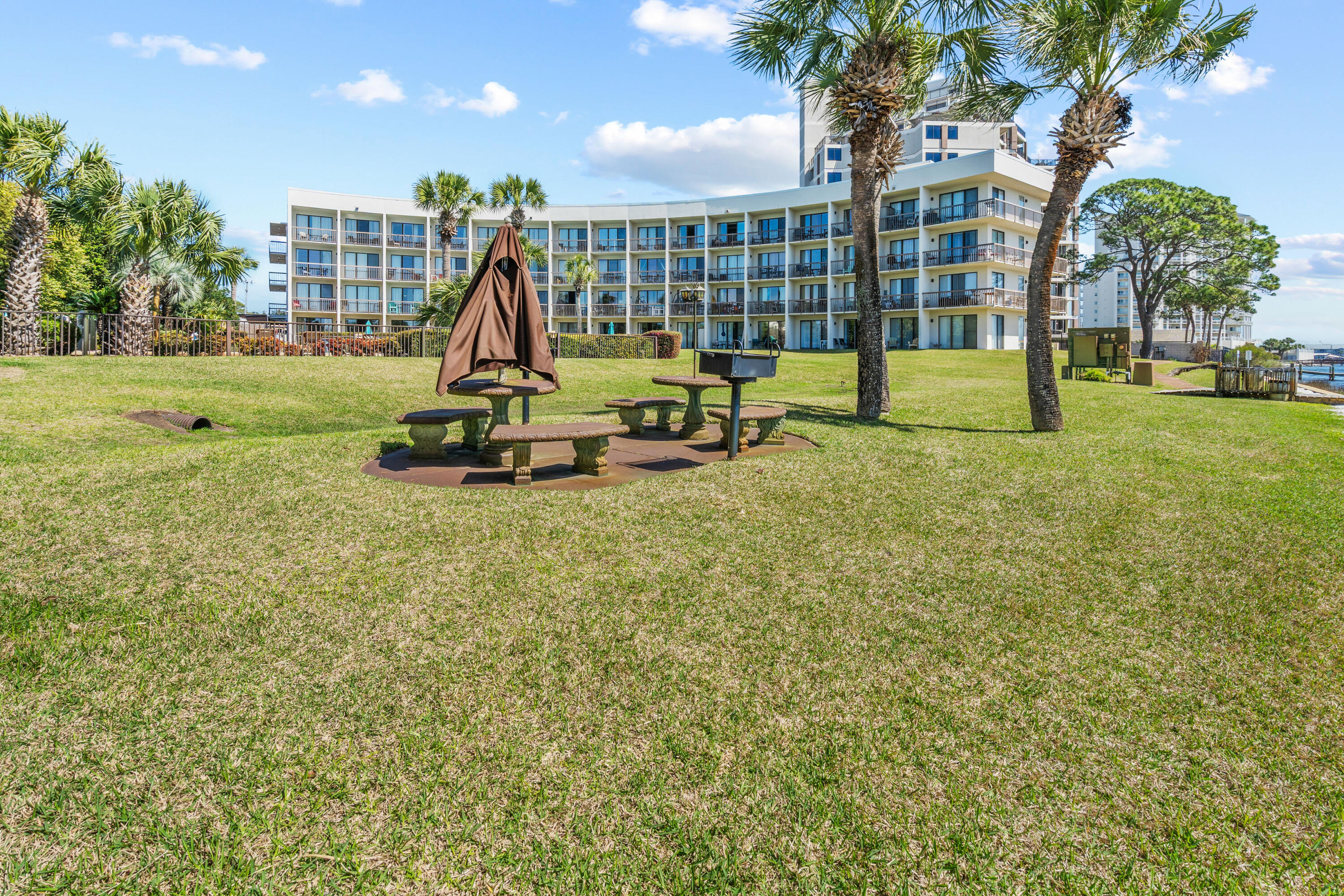 PIRATES BAY PH 1 - Residential