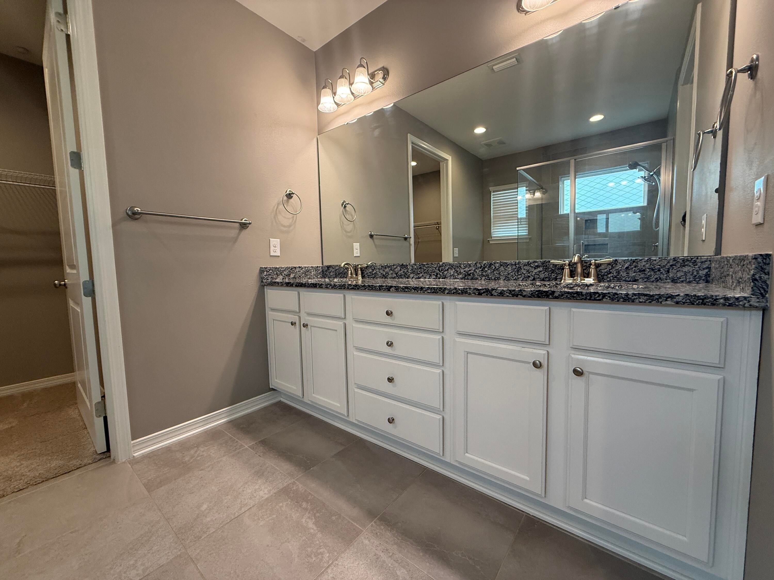 HERITAGE MANOR - Residential Lease