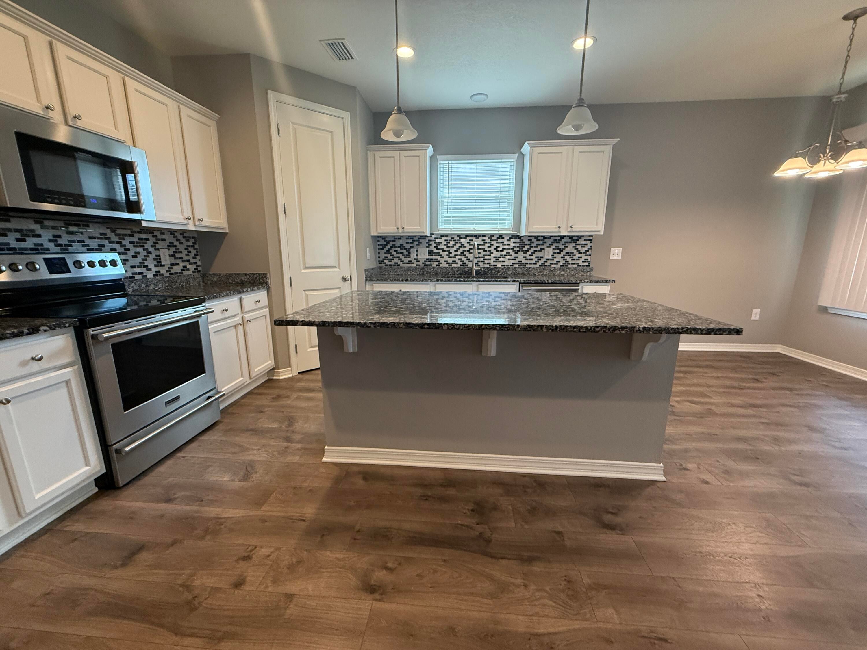HERITAGE MANOR - Residential Lease