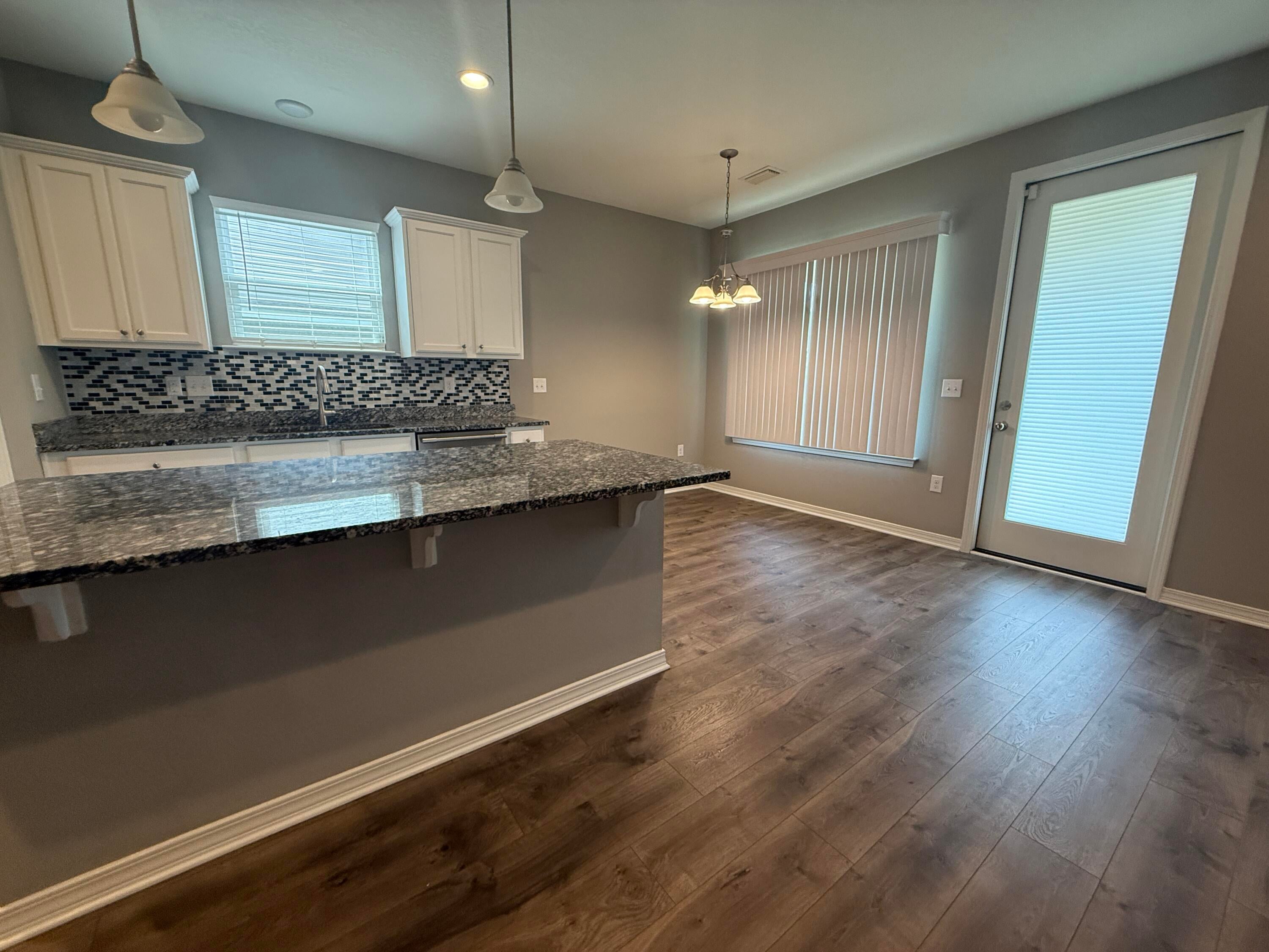 HERITAGE MANOR - Residential Lease