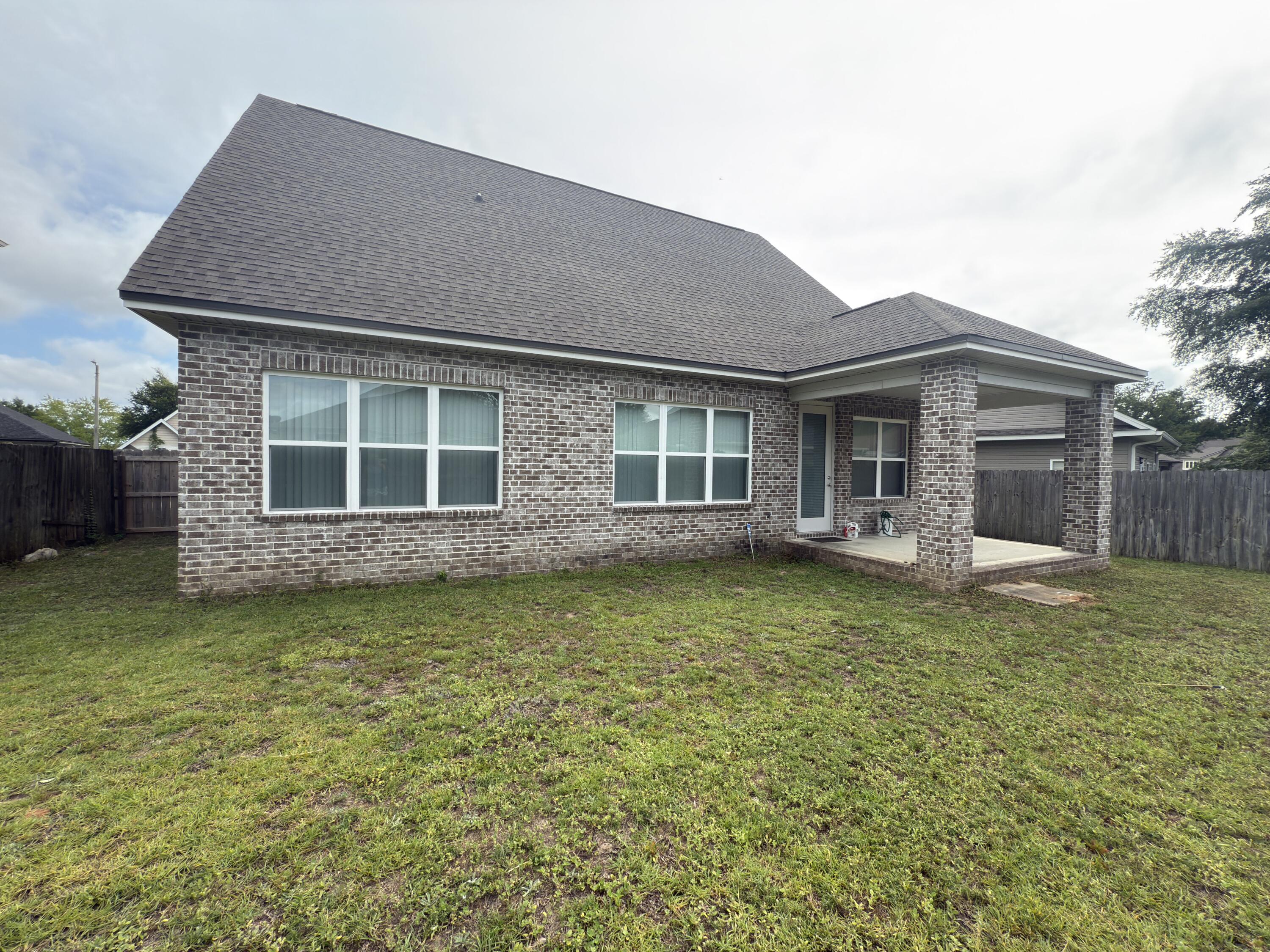 HERITAGE MANOR - Residential Lease