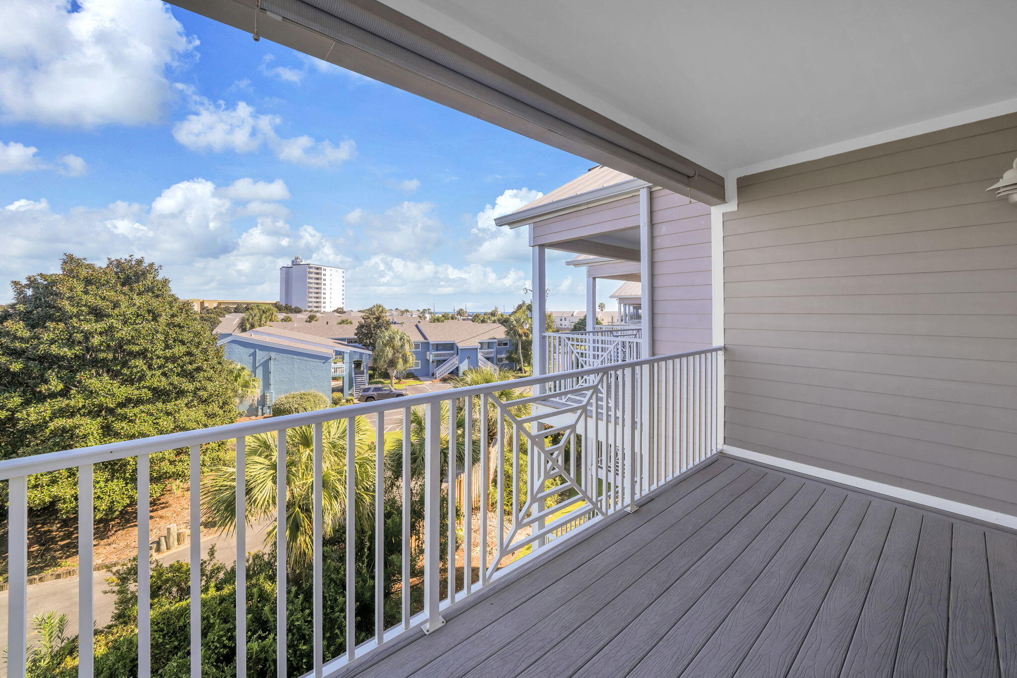 BEACH POINTE T/H - Residential
