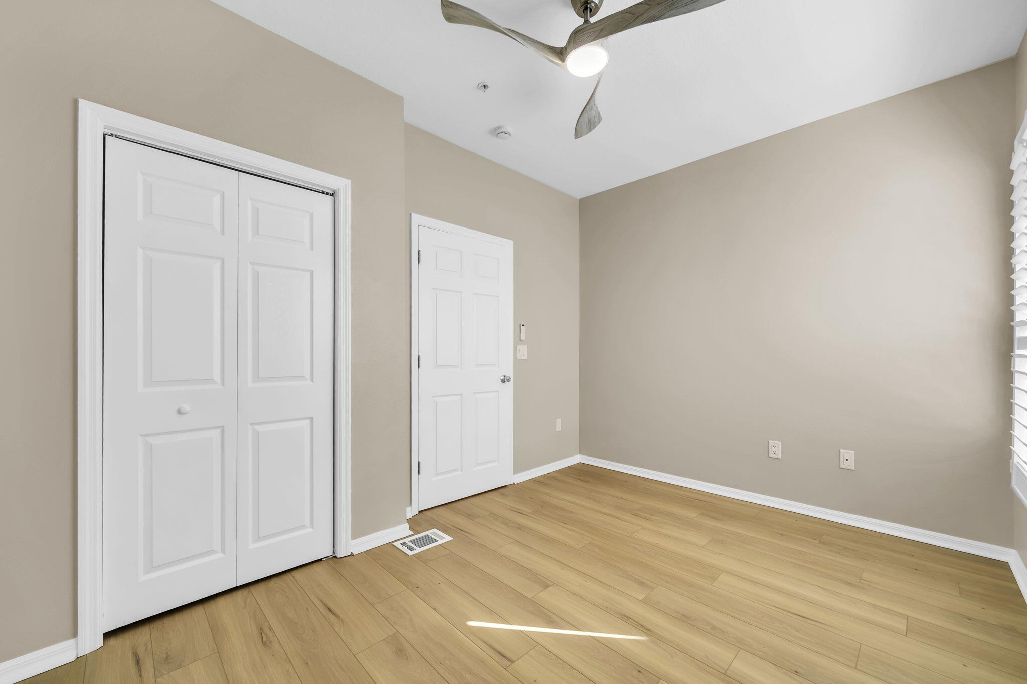 BEACH POINTE T/H - Residential