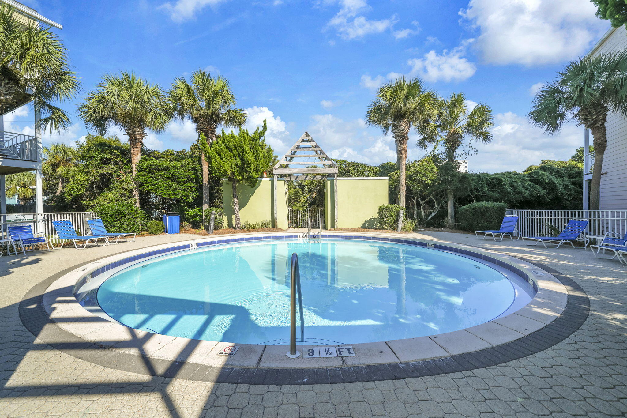BEACH POINTE T/H - Residential