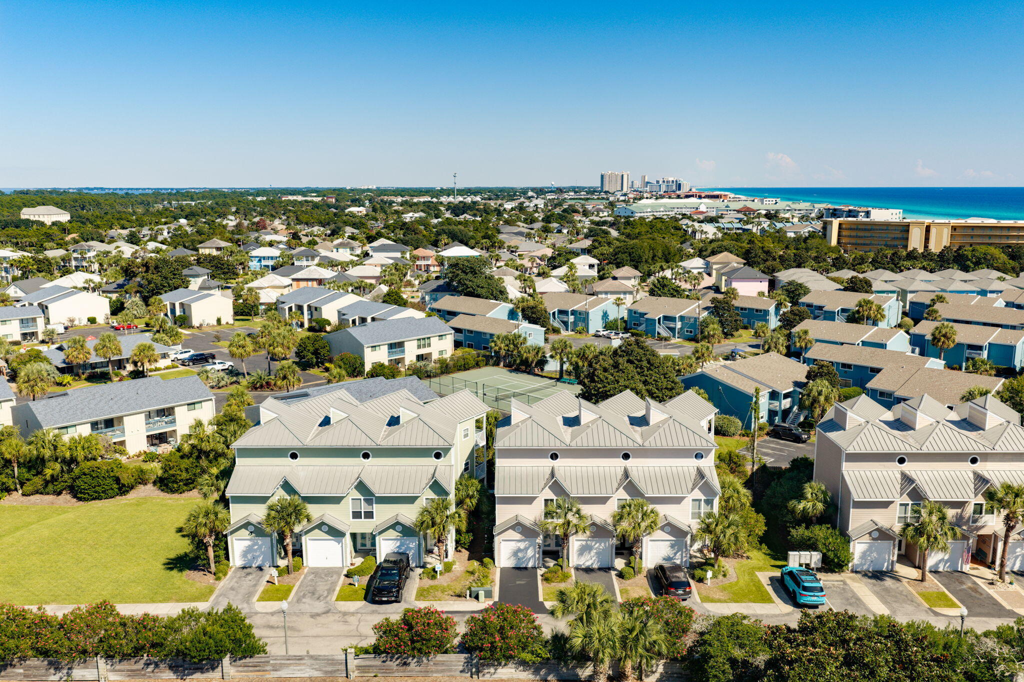 BEACH POINTE T/H - Residential