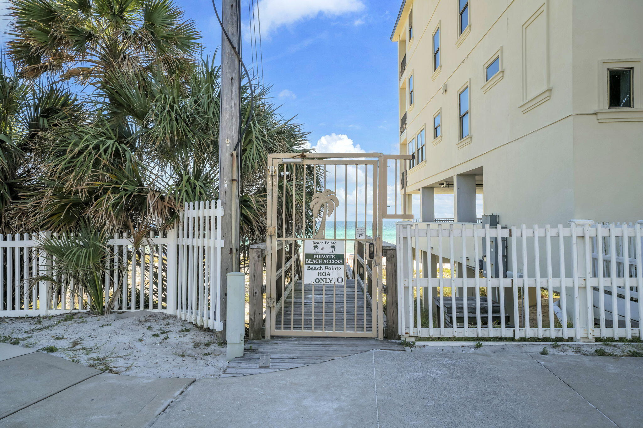 BEACH POINTE T/H - Residential
