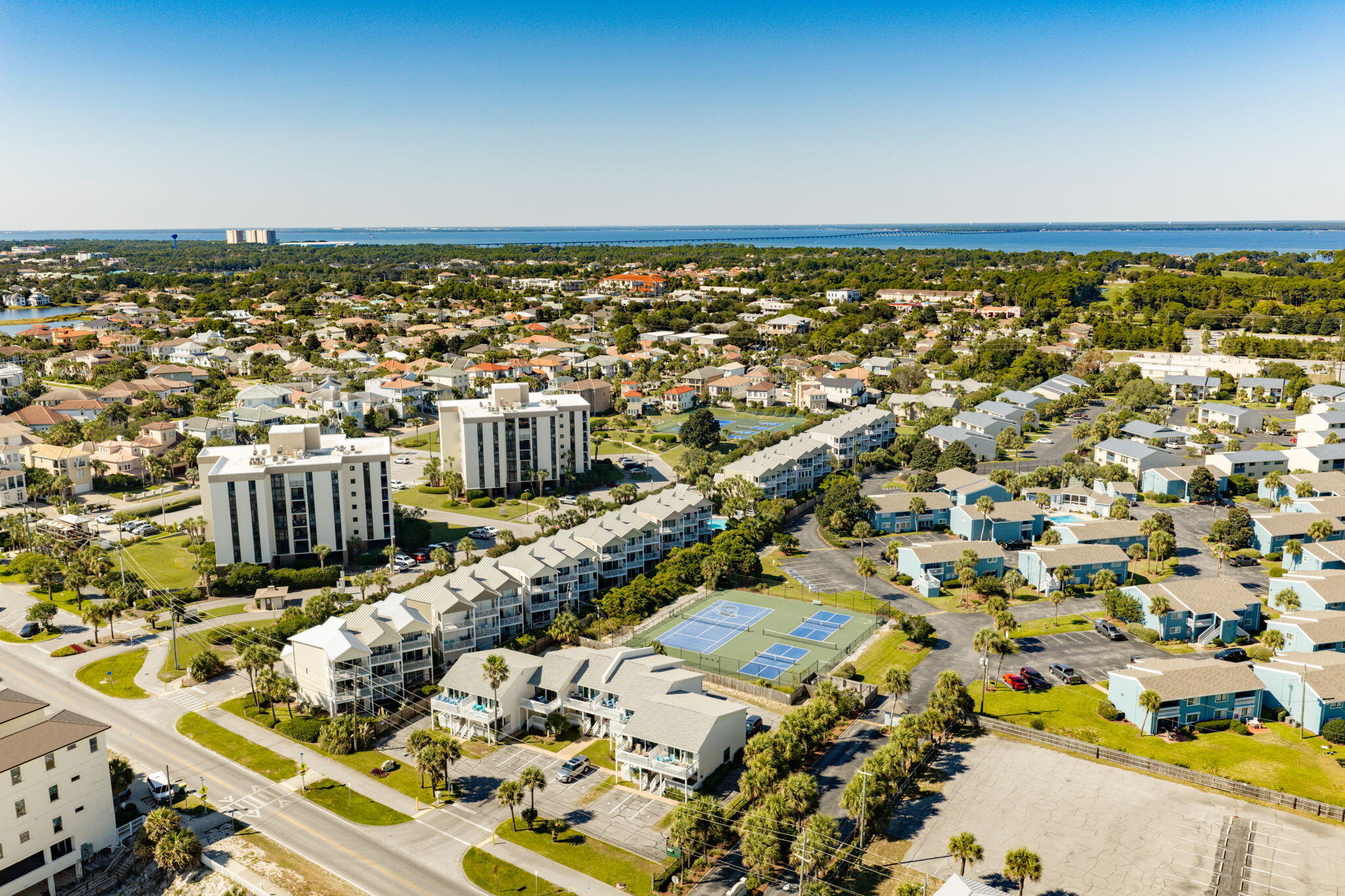 BEACH POINTE T/H - Residential