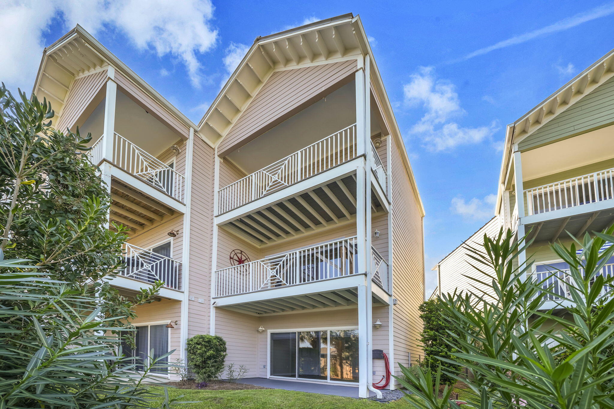 BEACH POINTE T/H - Residential