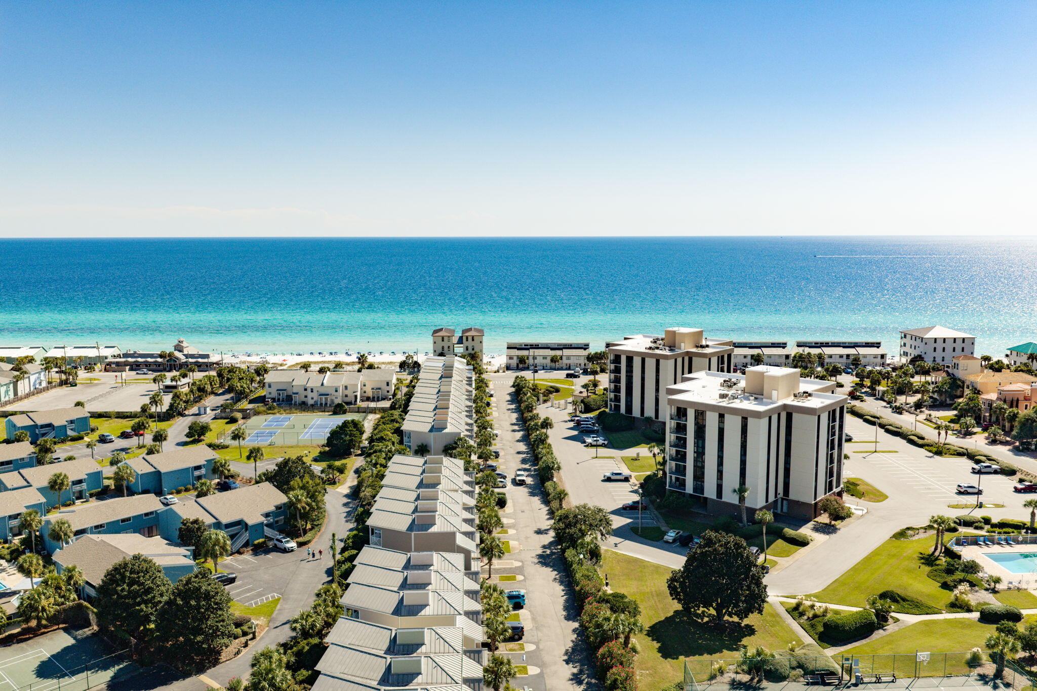 BEACH POINTE T/H - Residential