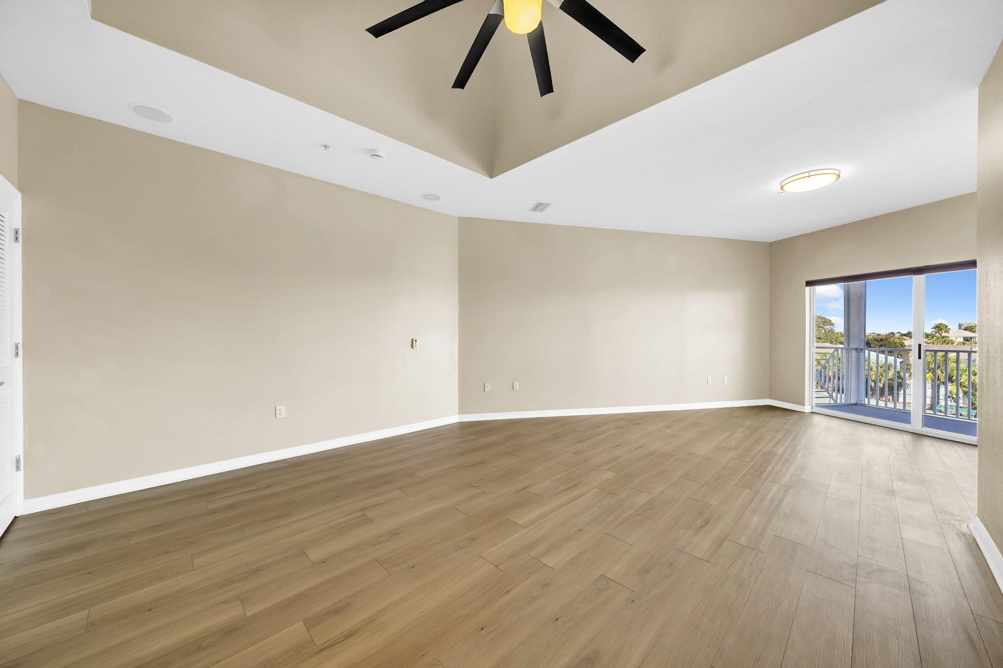 BEACH POINTE T/H - Residential