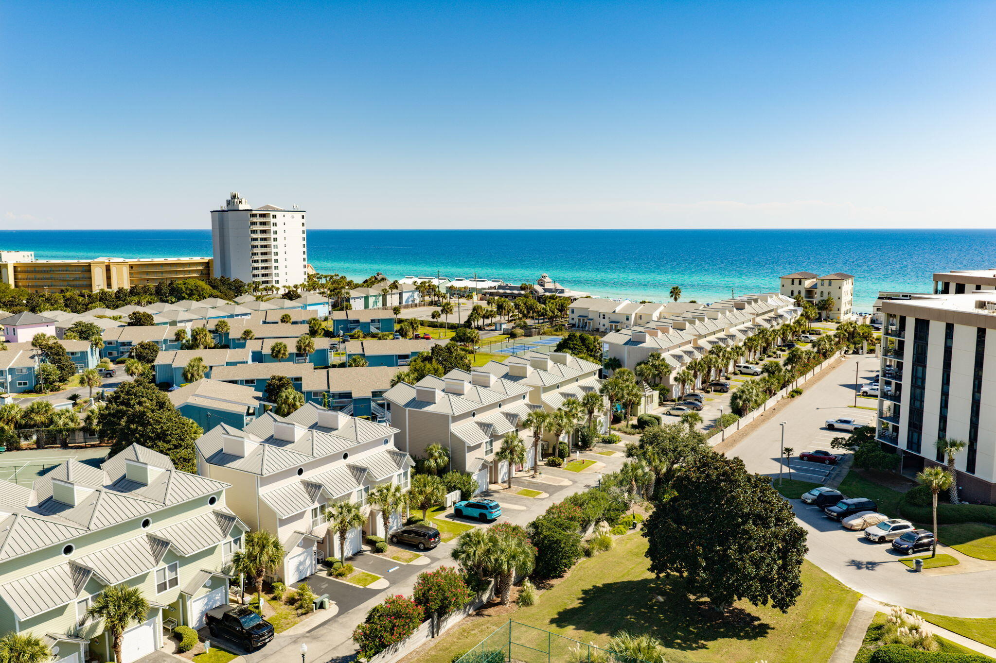 BEACH POINTE T/H - Residential