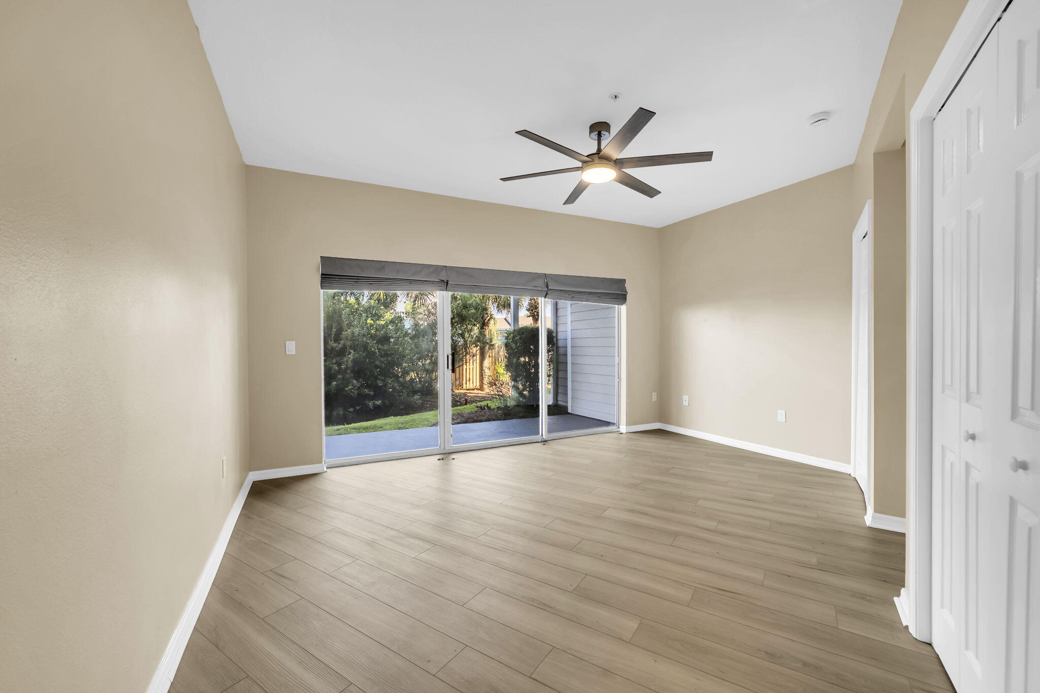 BEACH POINTE T/H - Residential
