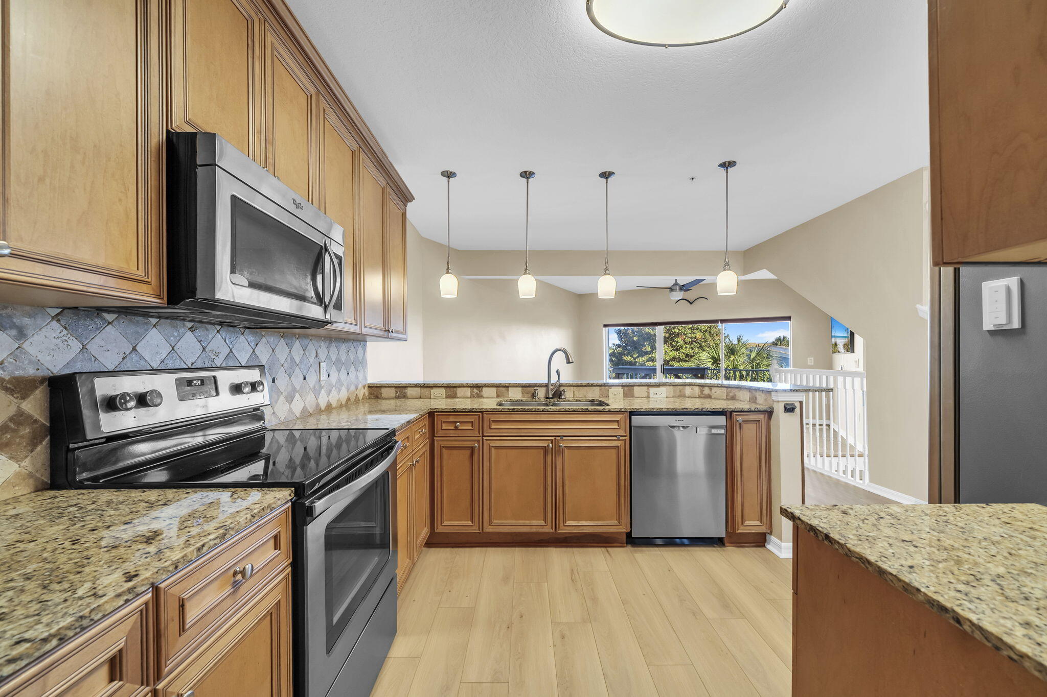 BEACH POINTE T/H - Residential