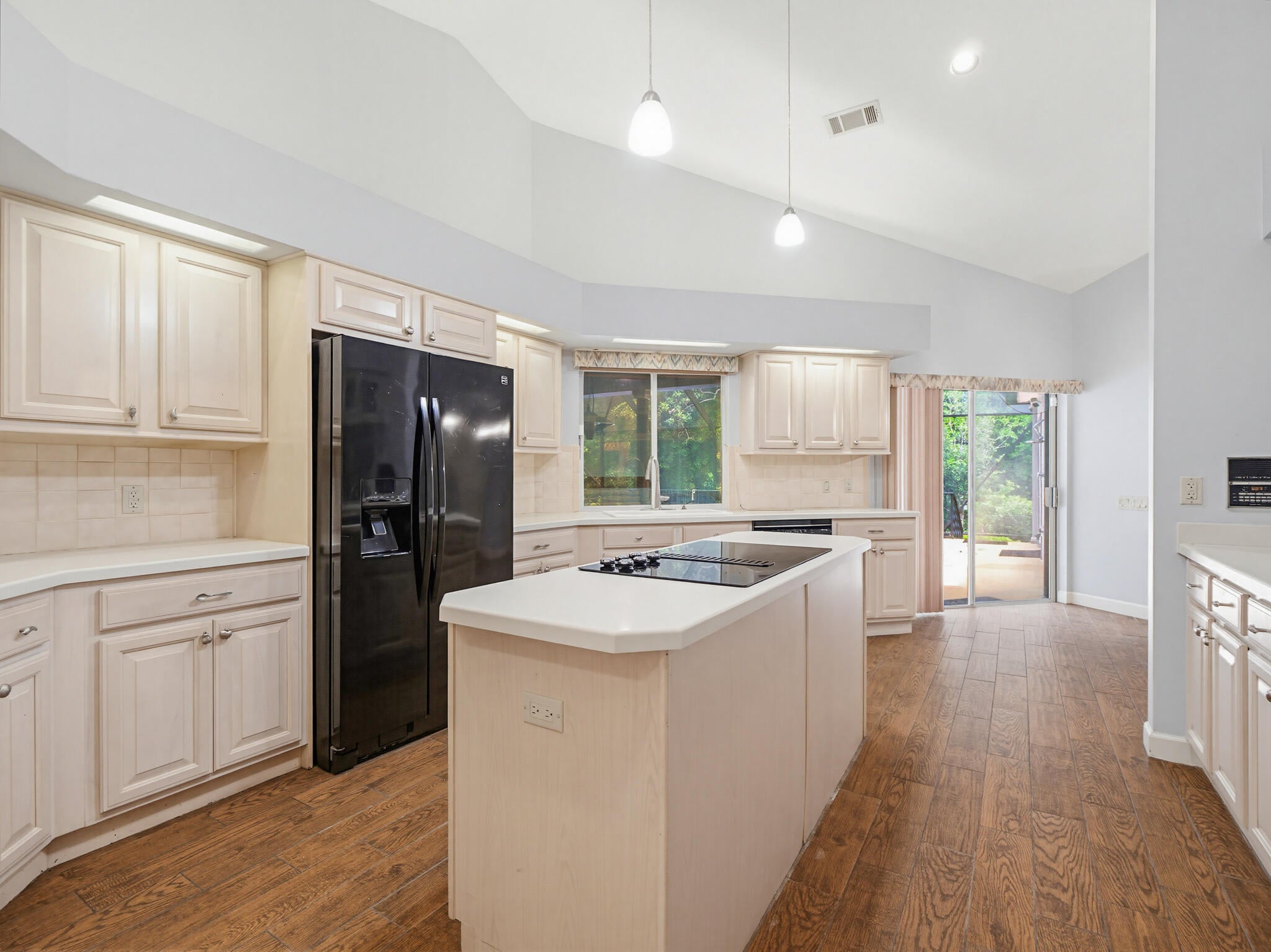 KINGS ROAD - Residential