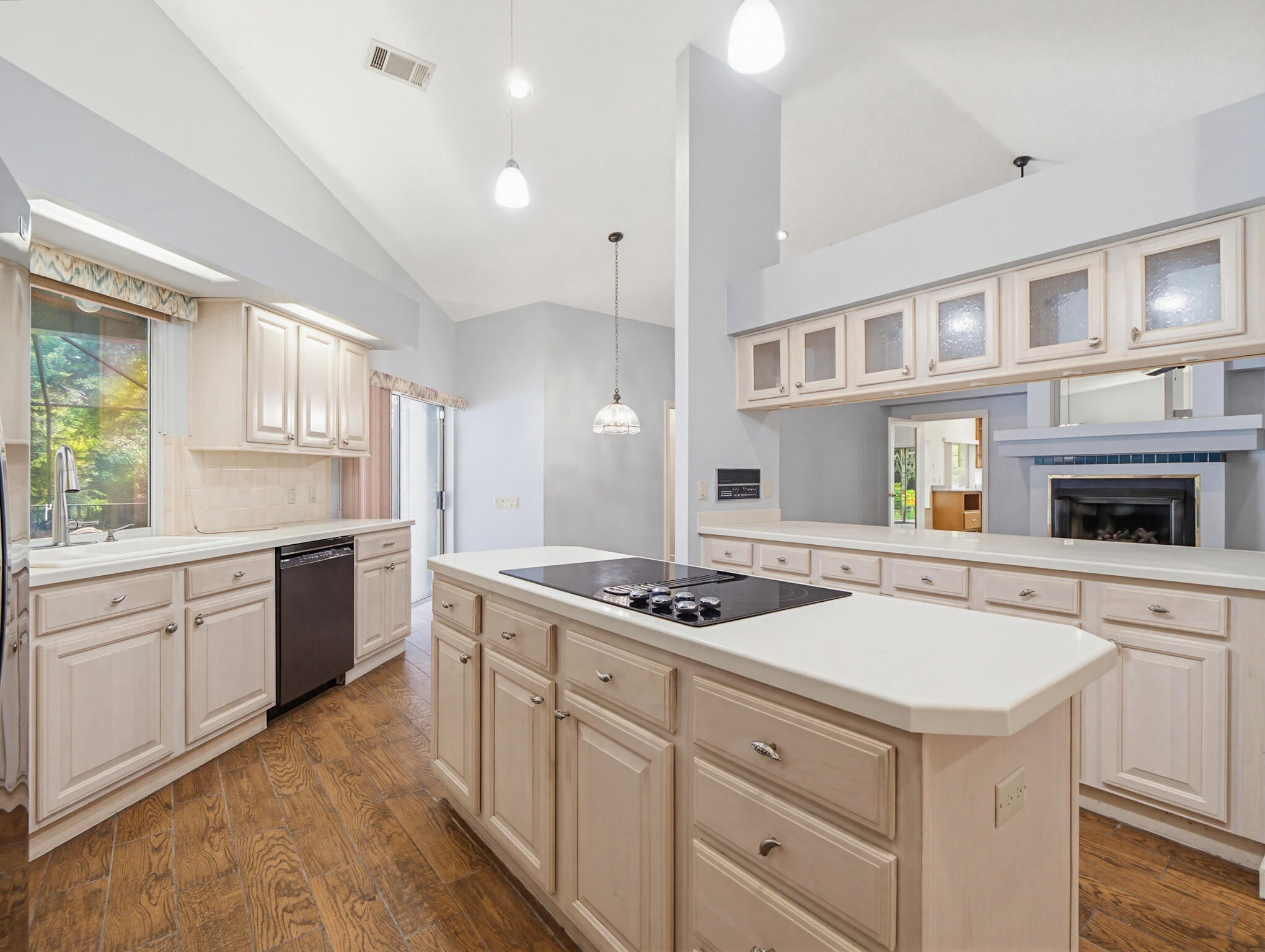 KINGS ROAD - Residential