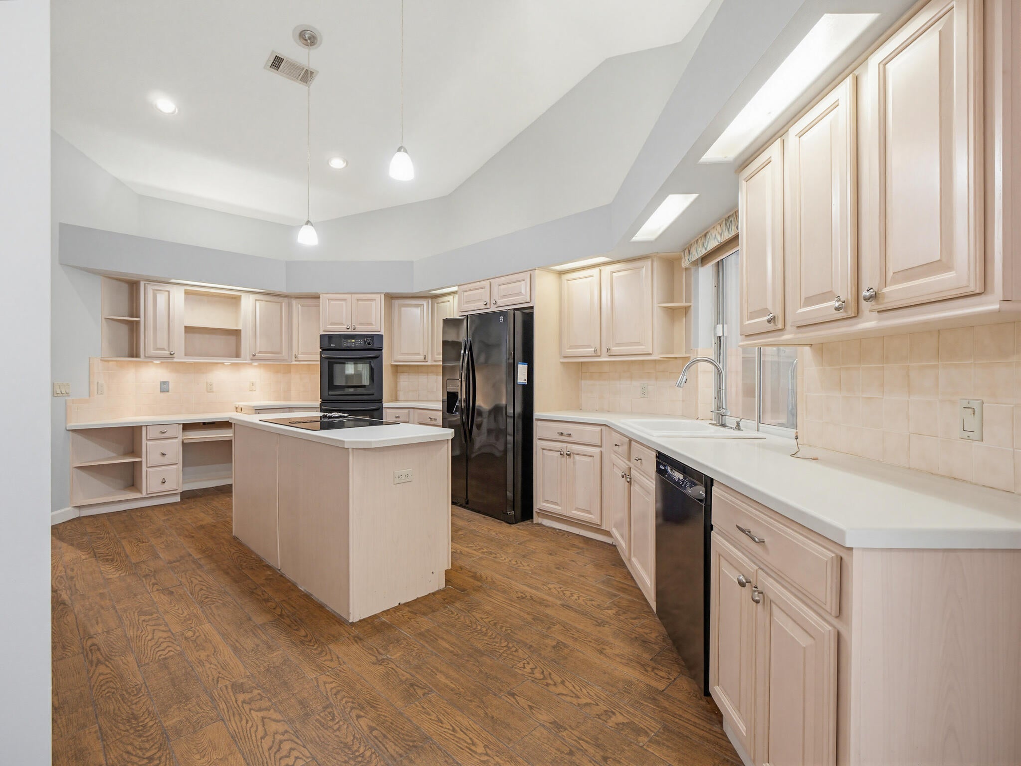 KINGS ROAD - Residential
