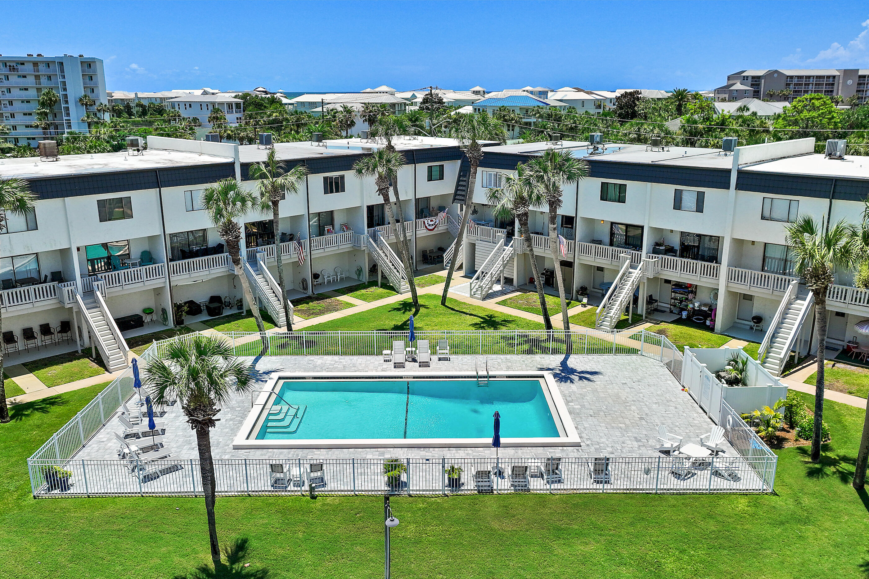 ISLA BLANCA T/H - Residential