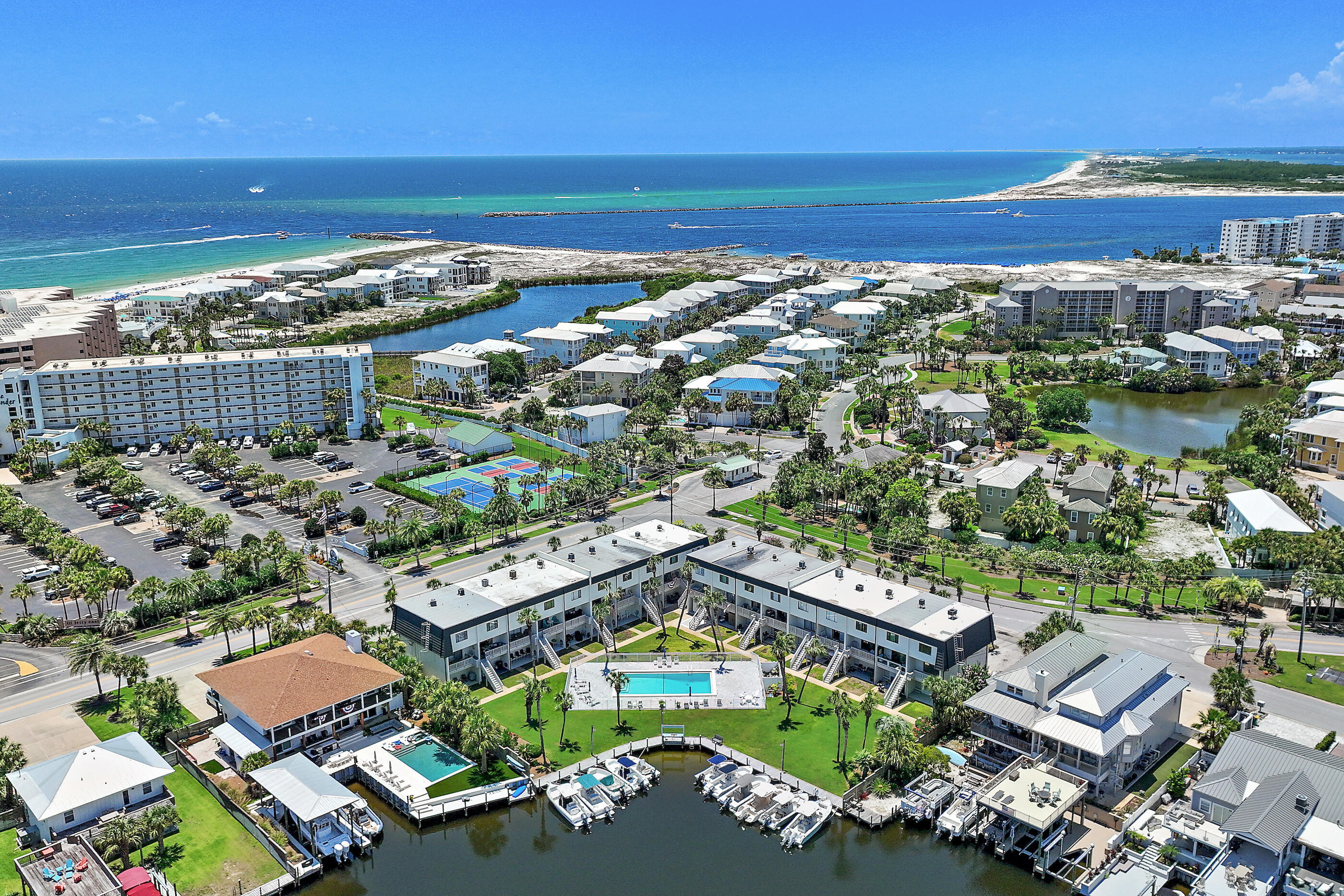 ISLA BLANCA T/H - Residential