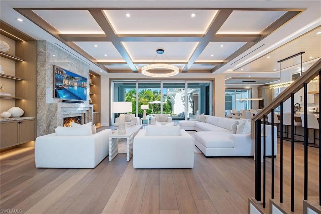 AQUALANE SHORES - Residential