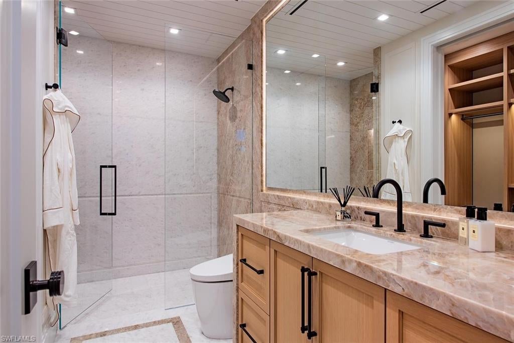 AQUALANE SHORES - Residential