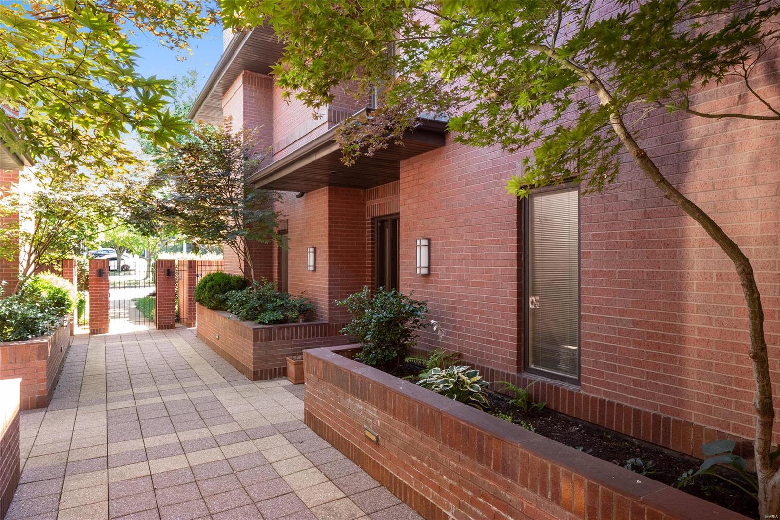 Pershing Townhomes Condo - Residential