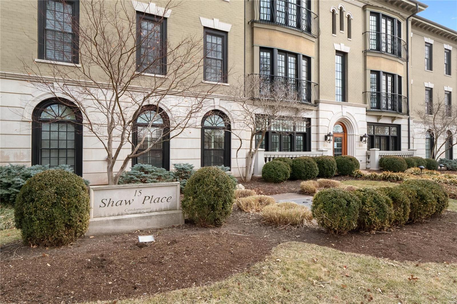 Intoxicating mix of peace and party. This contemporary Clayton condo is a perfect paradox. It offers its lucky new owners a sleepy suburban vibe courtesy of the ample green space that surrounds it yet occupies a prime central position from which to explore the myriad lifestyle offerings of Clayton’s vibrant city. Within minutes, satisfy your craving for coffee, dining, shops, entertainment and the cultural activities. Close to schools, hospitals and hwys. For rest or respite, your upmarket pad is nestled nearby the sprawling Shaw Park and features comfortable light-filled living. Stunning kitchen w/ induction cooktop, marble counters, and spacious living and dining areas, Juliet balcony and rear terrace that gaze out upon soothing green backdrops. Beautifully presented, the condo features generous rooms and faultless finishing includes classic crown moldings, masterful millwork and elegant fluted columns. There’s so much to adore, you’ll quickly see the potential of this urban oasis Location: Upper Level