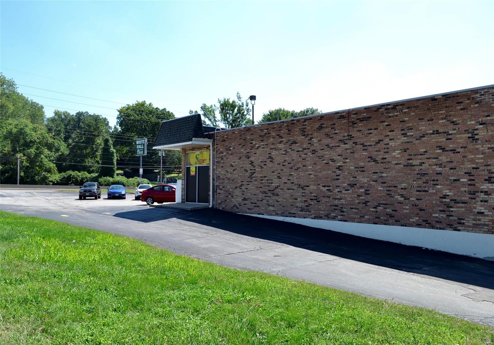Bounded S By S Line Sur - Commercial Sale