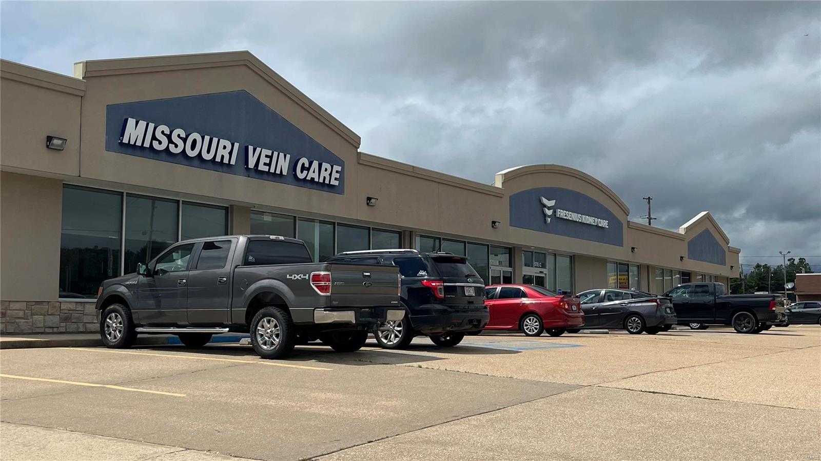 Excellent investment property. 2 tenants already established and open area of 3012 Sq. ft. available. Great professional space for a 
medical office.  Plenty of parking and 270' of Highway 63 frontage. Plenty of glass frontage. This building has plenty of commercial potential. Location: Retail Center