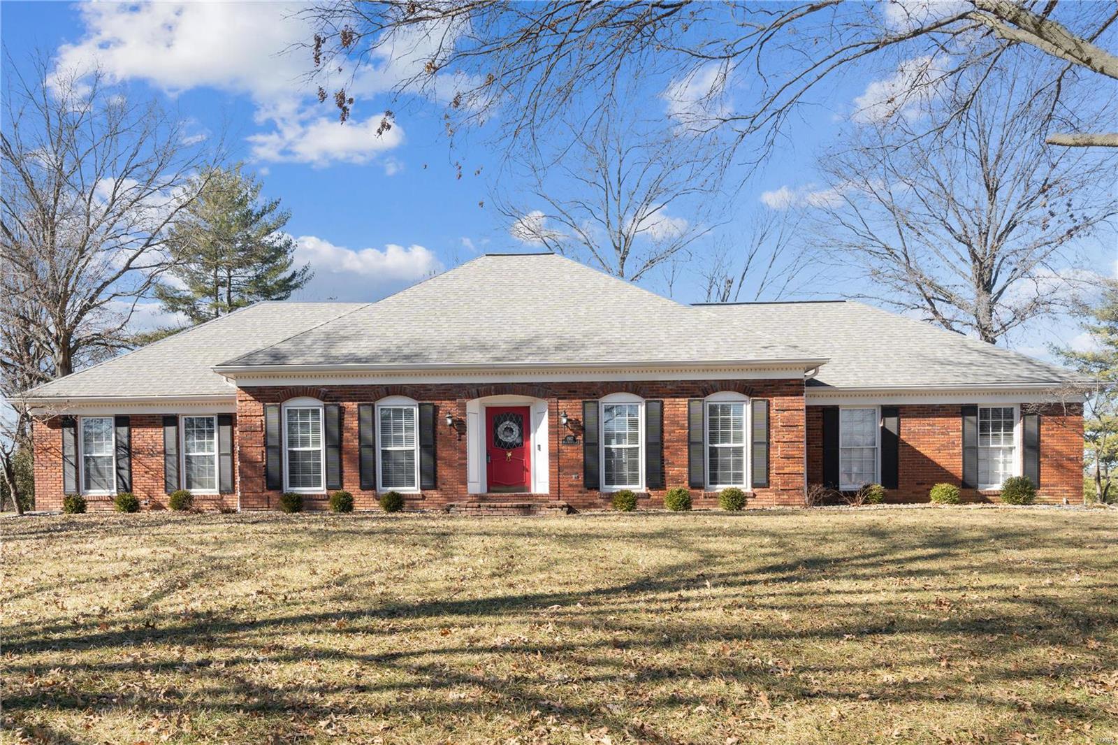 WELCOME HOME TO THIS DELIGHTFUL STORY AND A HALF IN TOWN AND COUNTRY.  SPACIOUS ROOMS, LOTS OF EXCITING UPDATES, SIDE ENTRY GARAGE WITH 220 V LINE FOR ELECTRIC CARS, FIRST FLOOR LAUNDRY AND MORE MAKE THIS A MUST SEE FOR YOUR DISCRIMINATING BUYERS.  SPACIOUS ALL SEASONS ROOM WITH RETRACTABLE DOORS, SCREENS AND HEATED FLOOR.  ONE ACRE LOT WITH PATIO AND BOCCE BALL COURT.  CONVENIENT TO HOSPITALS, SHOPPING AND SCHOOLS.  MASON RIDGE ELEMENTARY.  NEIGHBORHOOD POOL WITH LIFE GUARD, TENNIS COURT AND CLUB HOUSE MAKE THIS A PERFECT FOR ANY BUYER.