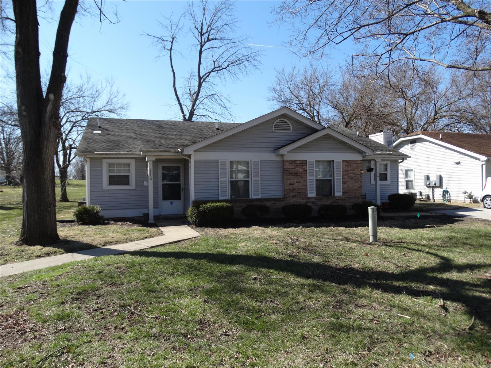 26 total units
96% occupied
Consists of 13 duplex buildings with 900 SF 2 bedroom/2 bathroom units
Several units have been updated
Historically strong occupancy
GRM: 7.31; CAP Rate: 7.81%
Convenient Florissant location close to shopping and restaurants.