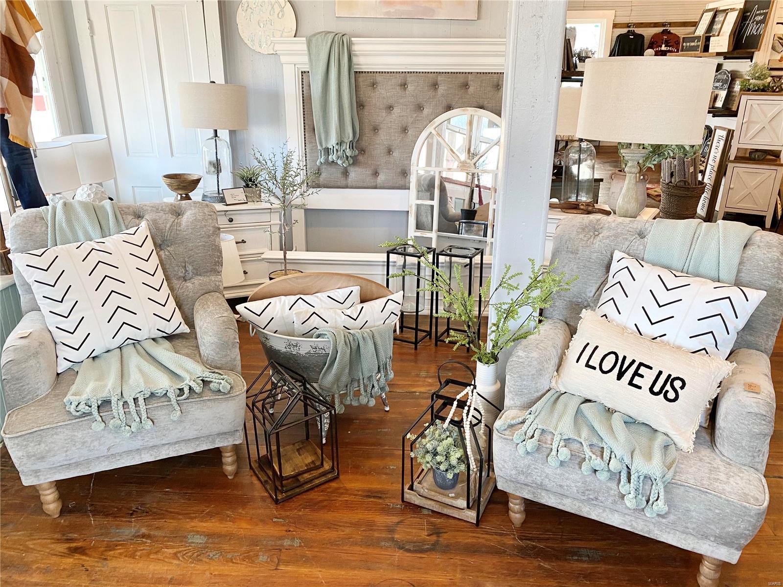 Town/Rosebud - Commercial Sale