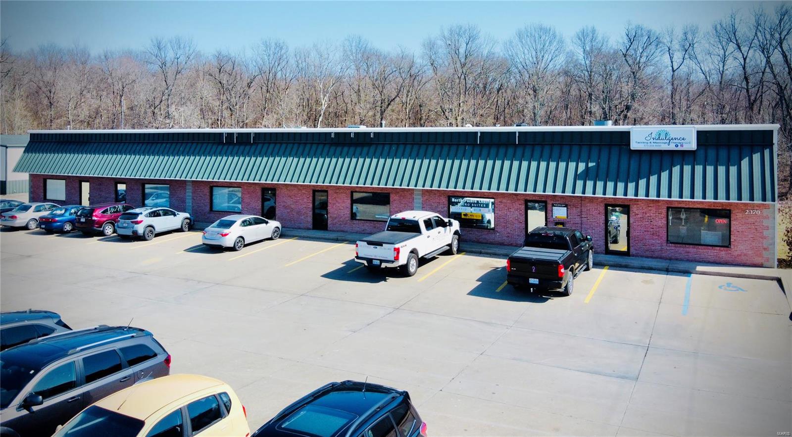 Six-suite 15,000 sq. ft. commercial building with steel I-beam framing, metal and brick facade construction. Built in 2000, zoned I-1 light industrial on a 1.089 acre lot.
Each suite is approximately 1250-2500 sq. ft., 100% tenant occupancy, two warehouse-only units with rear access only. Location: High Traffic