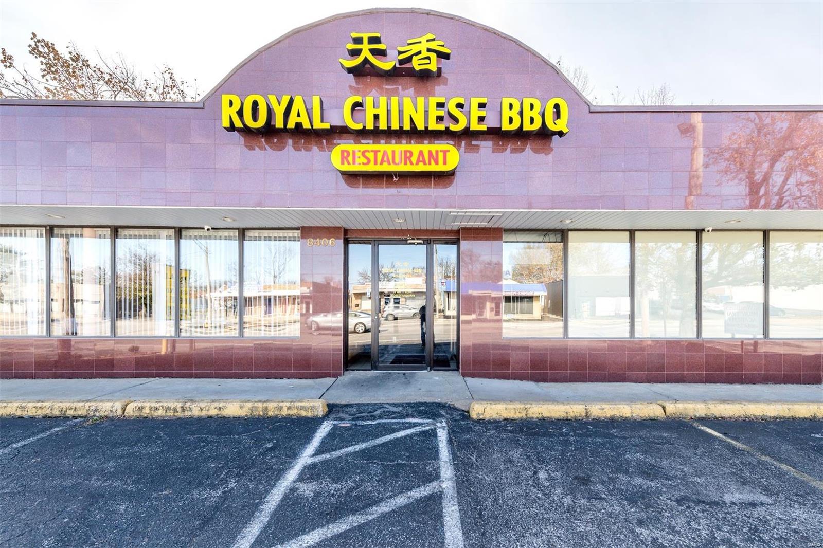 LEASE PRICE: $6,000/month
SALE PRICE : $1,000,000
BUILDING SIZE: 6,500 SF total, 3,250 SF above ground
(basement was previously rented as office space)
ZONING: [GC] General Commercial - The "GC" General
Commercial District is intended to accommodate a wide range
of commercial land uses, including limited manufacturing and
warehousing, which can be developed at a scale and intensity of
use that is compatible with adjacent or nearby neighborhoods
TRAFFIC COUNT: 18,446 (2022)
- All EF&F Included, fully set up dining room, walk-in cooler and
freezer
- 3 zone HVAC
- 20 parking spaces Location: High Traffic, Rural