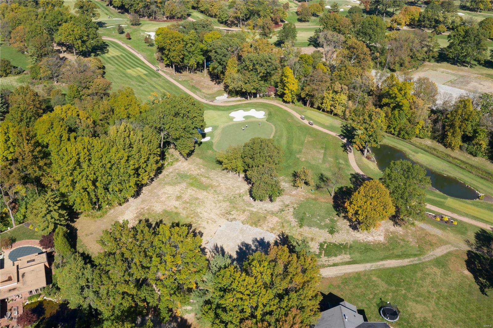 Amazing walk out, cul de sac lot with view of the total 16th fairway from the tee to the green, a lake, and the 17th tee box of the Bellerive Country Club golf course.   Survey available upon request.  

Build your dream home here overlooking the golf course and lake.  Spectacular setting! Additional Rooms: In Platted Subdv.