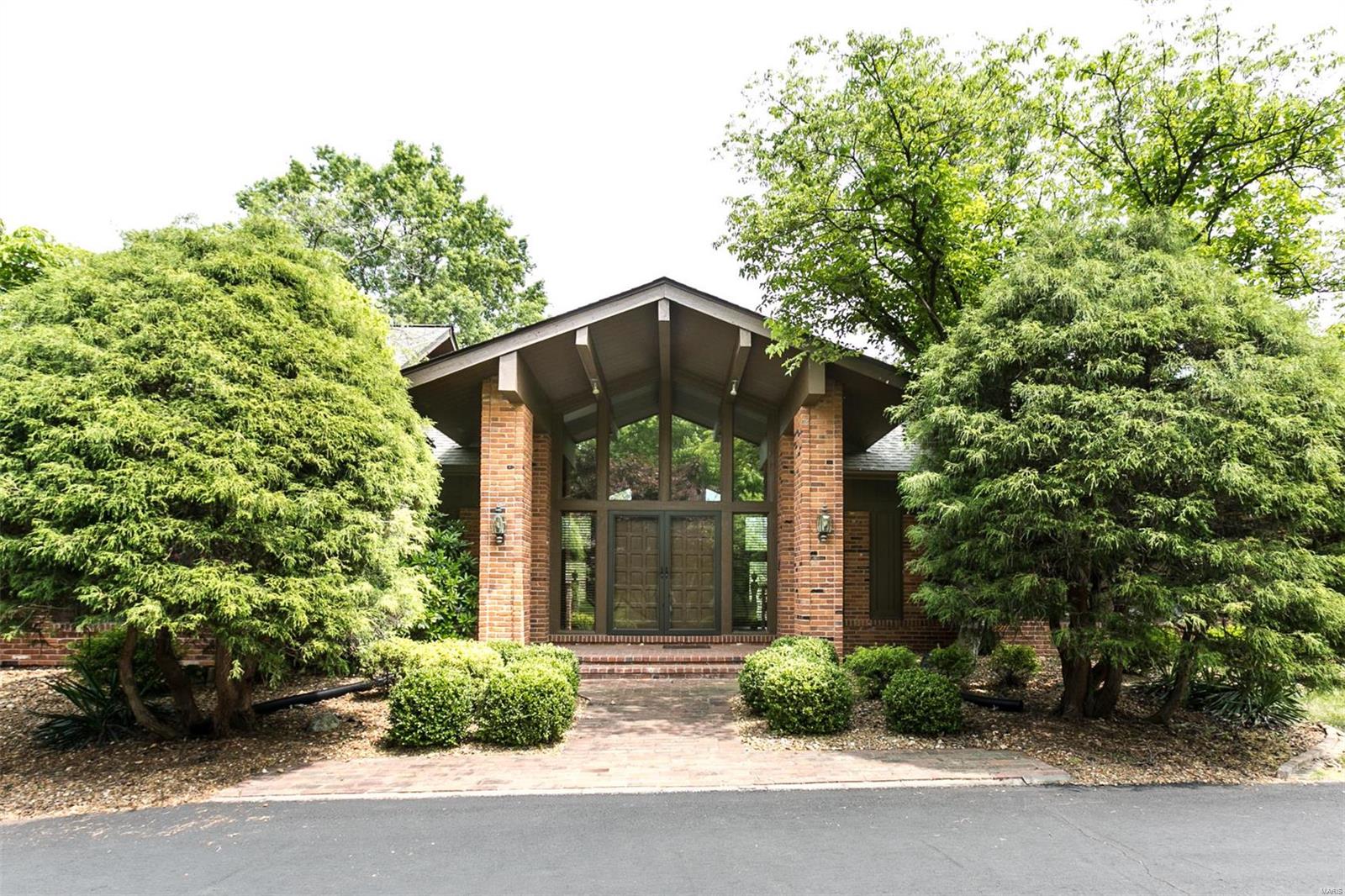 Welcome to 434 Cheshire Farm Lane. This sprawling Town and Country brick ranch boasts almost 4000 sq feet and has room for everyone. Located in the prestigous Cheshire Farms Subdivision it is situated on a 1 acre+  level lot.  Upon entry you are greeted with wood beamed, vaulted ceilings and full masonry fireplace in your step down great room. Opening up to your updated gourmet kitchen with custom cabinetry, granite countertops, large island, wet bar and breakfast room (all appliances included) and separate dining room.  Fantasic primary bedroom with sitting area and luxurious primary bath and three additional spacious bedrooms (2 ensuite) plus 3 half baths.  Fantastic lower level with rec room, pool table included, family room with bar, gym area and plenty of storage space. Main floor laundry with extra storage.  Large brick patio perfect for summer evenings and entertaining. 3 car rear entry garage. Original owners of this custom built home.
