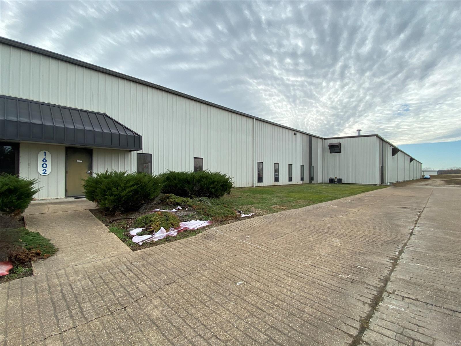 Industrial Park building on 6.8 acres Location: Industrial Park