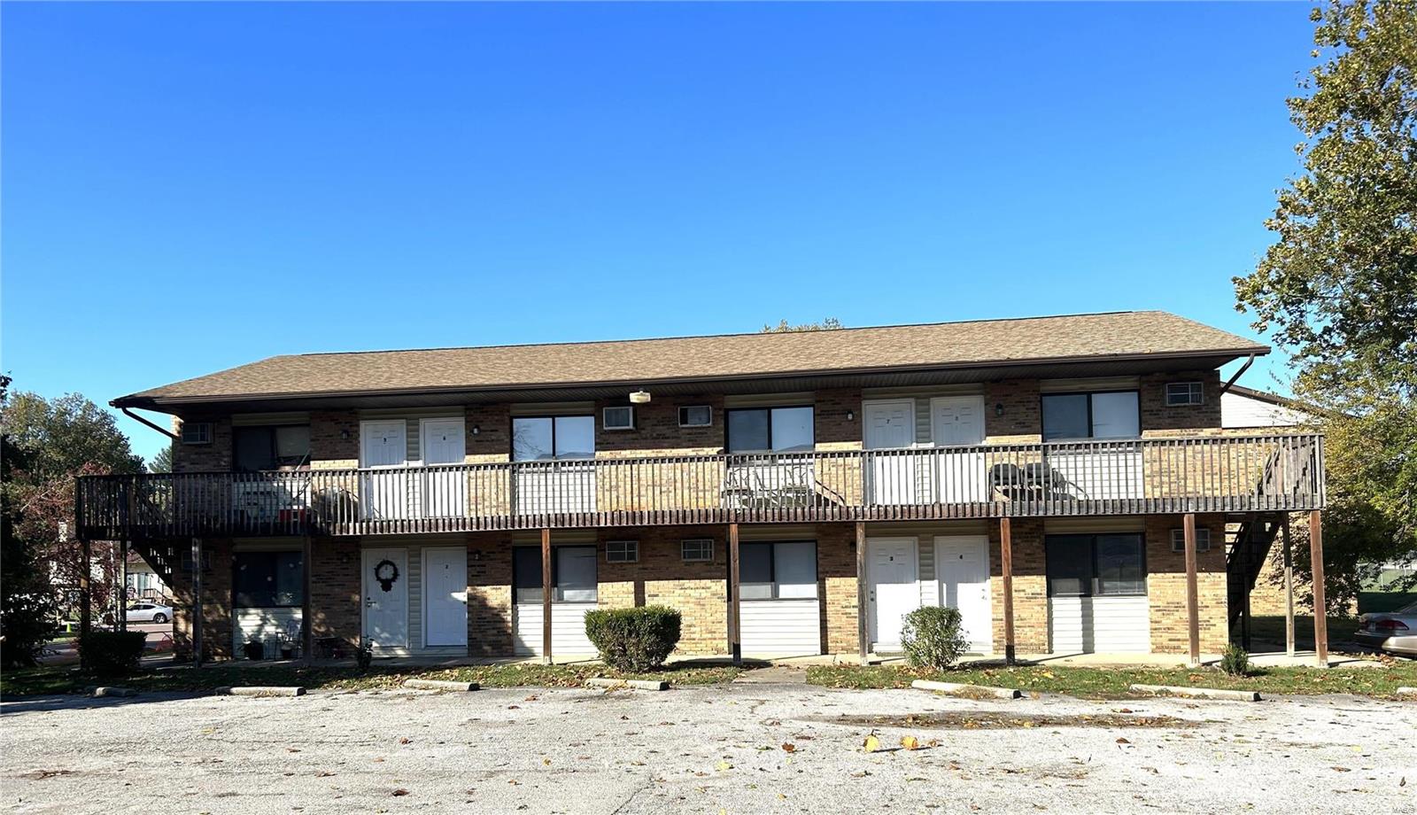 This sale includes 4 buildings with 8 one bedroom one bath units with washer and dryer hookups in the unit. They have baseboard heat and window unit ac. of the 32 units 5 are currently vacant but in good shape. The sale includes 635,639,643 and 647 Vicksburg Dr. Belleville. Rents range from 450-535 owner pays sewer, trash and lawn care. Sold before print.