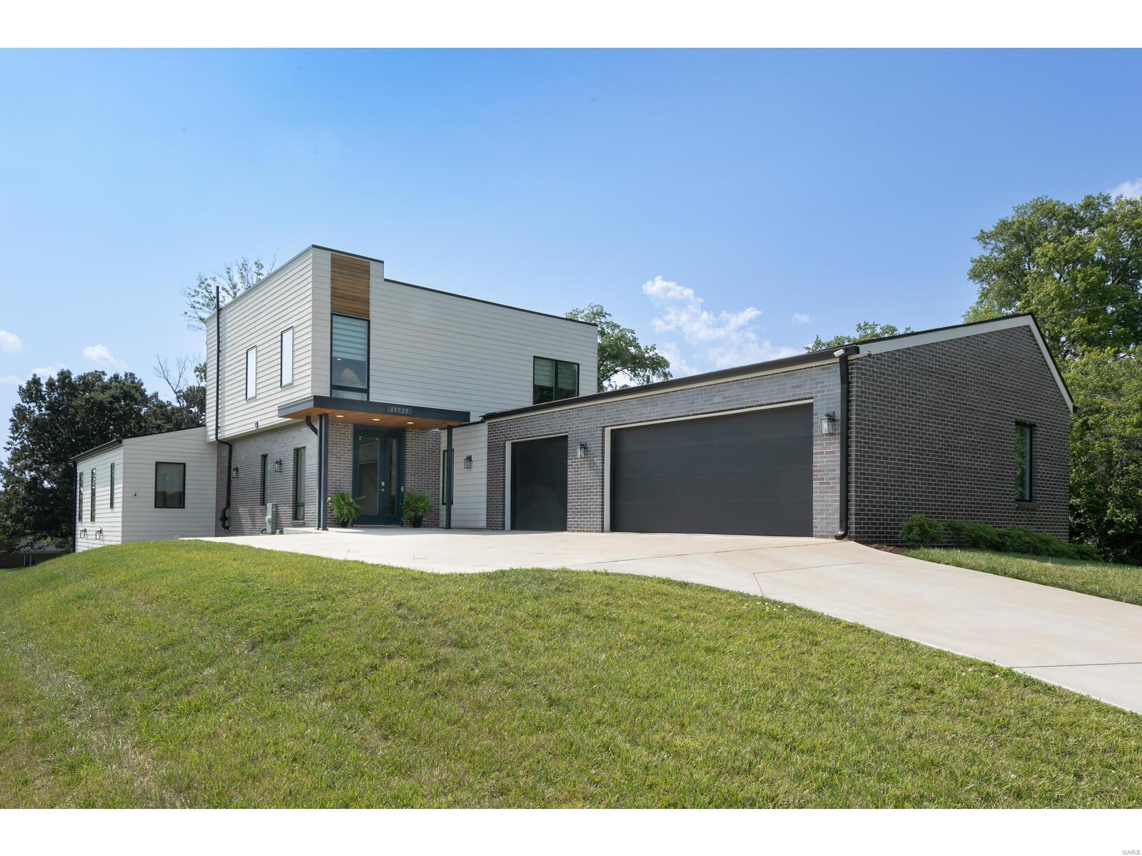 NEW PRICE Contemporary elegance best describes this 3-year-old gem sitting in a private new construction subdivision in the heart of Creve Coeur. Renaissance Living recently purchased the remaining lots in the subdivision and plans to install fencing and landscaping and to finish the subdivision with elegant homes. 10' ceilings, dazzling light fixtures, and wood floors compliment the home. GOURMET KITCHEN: The home's heart revolves around a 10-ft-long center island. With a 6-burner gas cooktop, dbl ovens, it is a chef's dream. The open concept flows from the kit to the vaulted GR & den sharing a gas fplc. PRIMARY BR SUITE: offers privacy w/ 2 walk-in closets, soaking tub, double bowl vanity, and sep shwr. MULTIGENERATIONAL LIVING: The LL is thoughtfully designed featuring a full kitchen,a cozy living area w/ fplc, 2 addl BRs & baths + separate laundry facilities. UPSTAIRS RETREAT: 2 BRs w/ walk-in-closet and a full bath. MFLR laundry, 3 car garage. Better price than new construction!