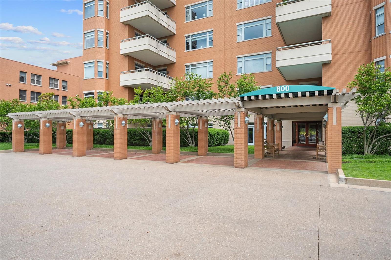 Residence At 800 S Hanley A Condo - Residential