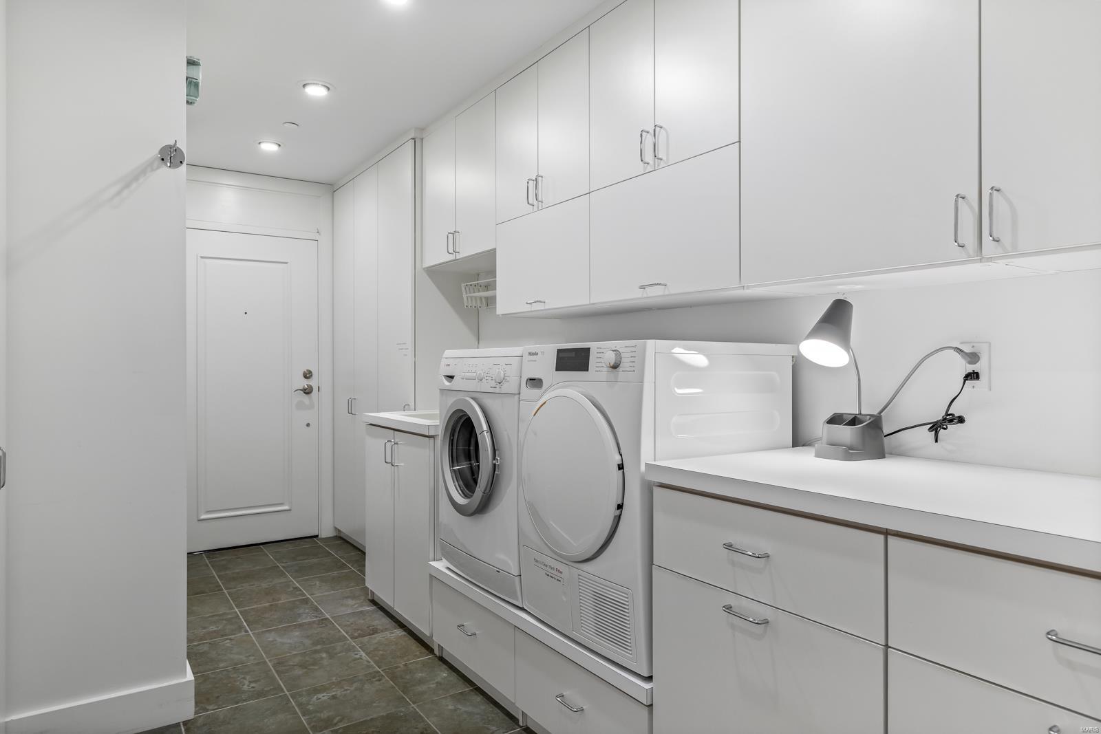Park Plaza Residential Condo - Residential