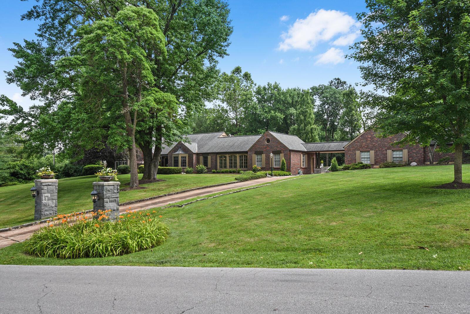 West Ladue Lt 1 & Lt Pt 2 Bdy Adj - Residential