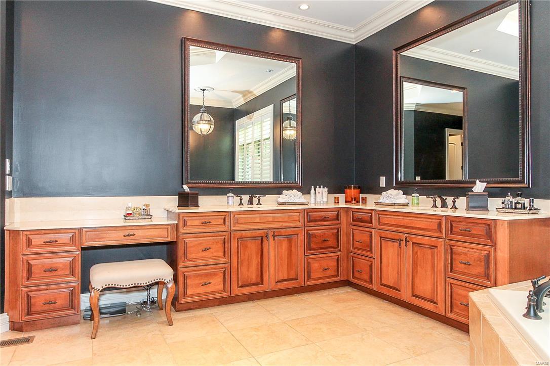 Ladue Court - Residential