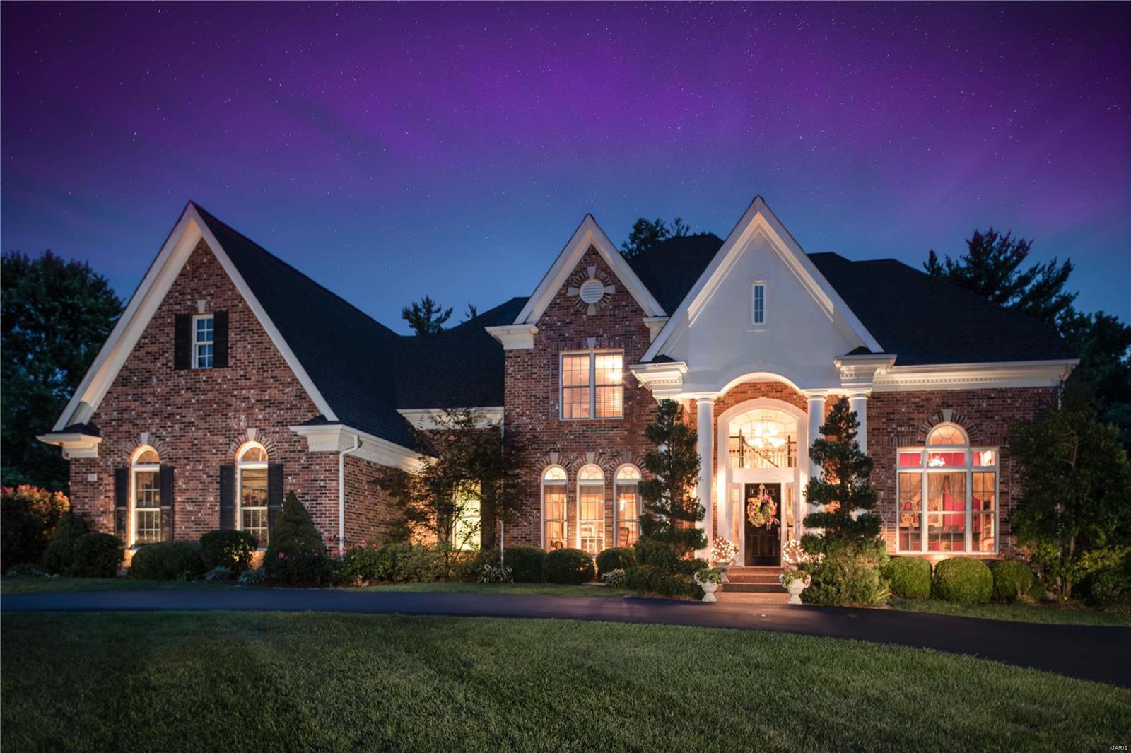 Custom built Barry Simon home, just 16 years old, in Conway Elementary, Ladue Middle and Senior High Schools. 4BR/5BA, 6,100 SF living space, on level 1.43 Acres. Key notes are gunite pool/spa, finished lower level with kitchen, full bath, steam shower, surround sound, workout, billiard and media rooms. Numerous updates have been made to create a rival for new construction, including updated kitchen, updated master bath with radiant heated floors, 3 year old roof and driveway, + much more. Main Level Master Suite. Enjoy true resort living and outdoor entertaining with an expansive covered patio that walks out to the pool and spa. Detailing abounds throughout the property with a classic den constructed in floor-to-ceiling built-in cabinetry,  Dining Room with multiple tray ceiling and custom millwork, and Living Room with full bar, sweeping two story height, oversize windows, gas fireplace, and surround sound. Central location to highways, Westwood Country Club, shops and restaurants.