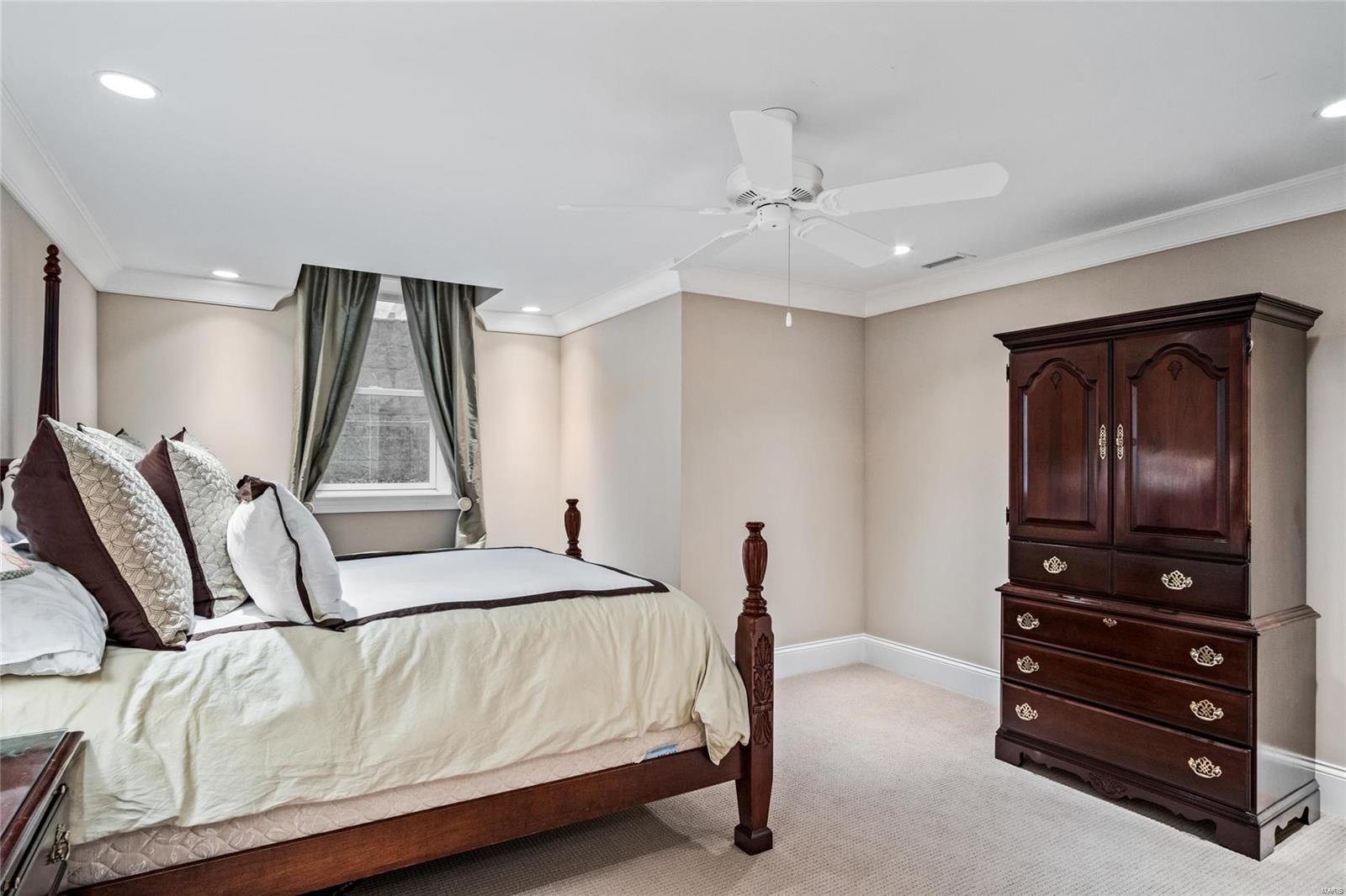 Outer Ladue Drive - Residential