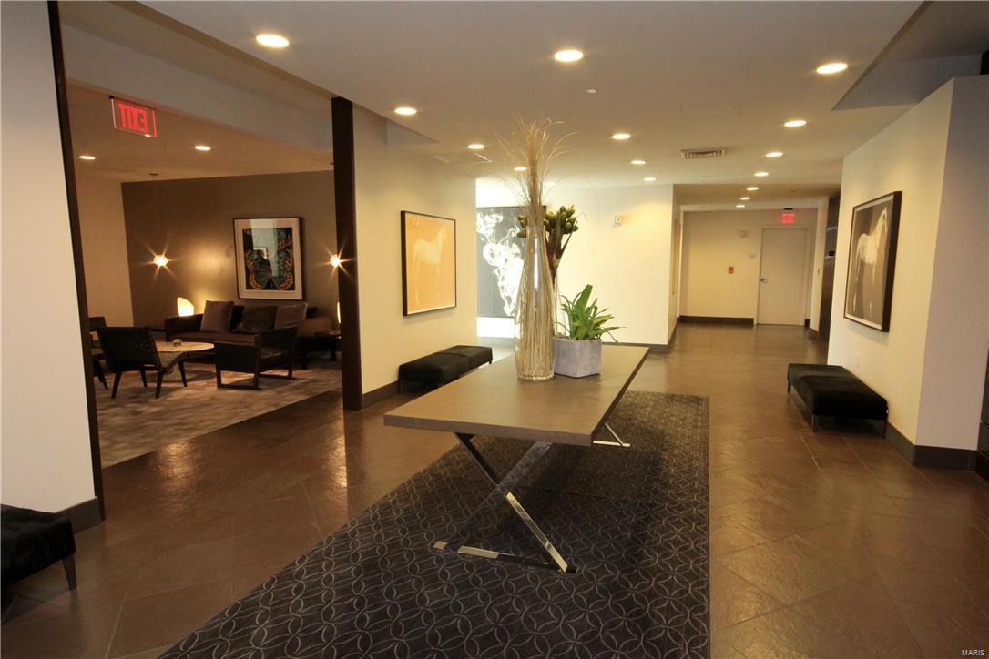 4545 Lindell Condo - Residential