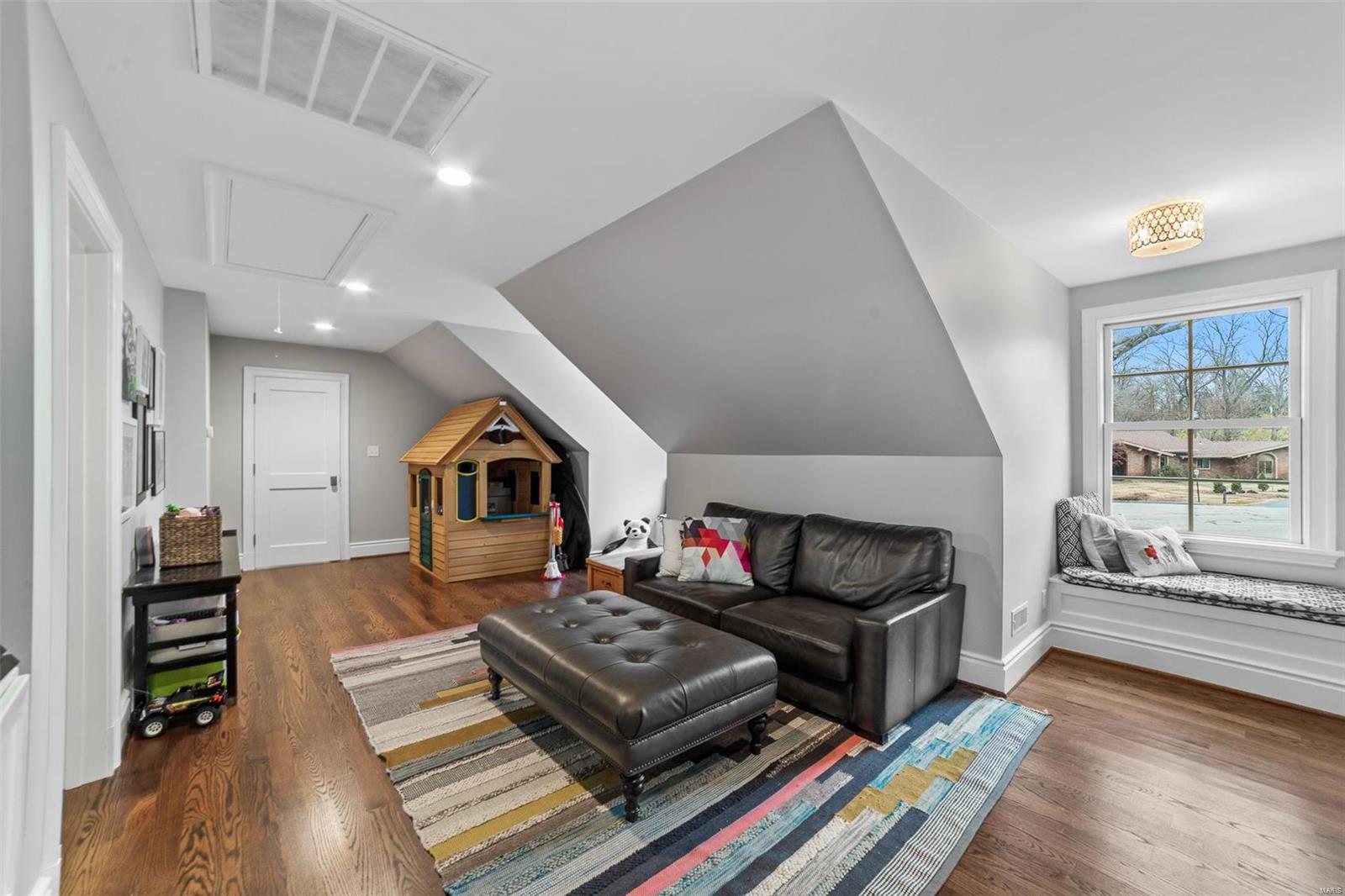 Upper Log Cabin - Residential