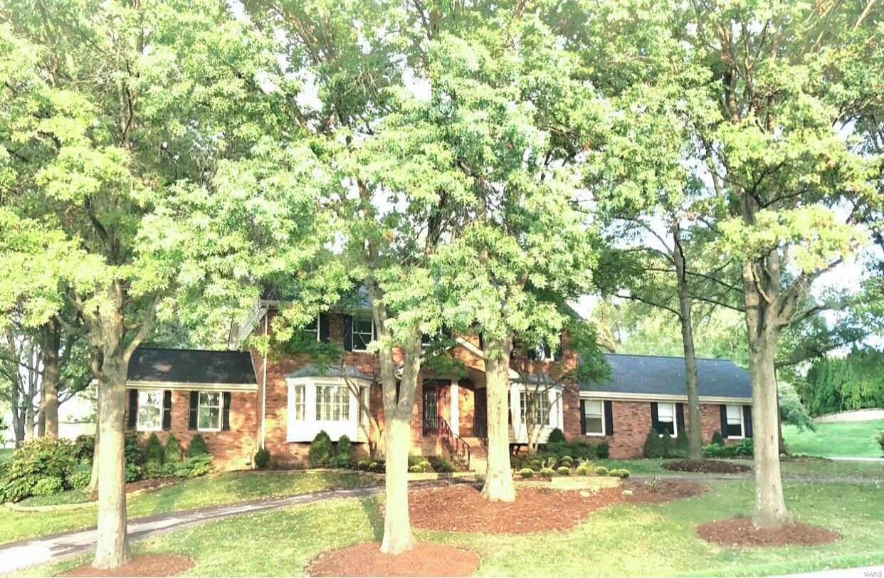 Enjoy the luxury of living in a Town & Country enclave on an acre of land in the coveted Mason Ridge Elementary School area. Nestled on a curving drive, the open floor plan is perfect for gatherings and entertaining. White island kitchen opens to the family room with built-ins, arched windows and fireplace, flowing into the bonus room with vaulted ceiling. Private main floor office with French doors and bay window overlooking the front garden. Front and rear stairs to second level with four bedrooms and balcony looking onto the 2 Story entry foyer. Finished lower level with rec room, guest area and full bath. Private backyard with tranquil garden and landscape. Enjoy the lower property tax rate of Town & Country and its community events in Longview Farm Park, all just minutes drive to Clayton. Lot includes field area beyond landscape wall.
