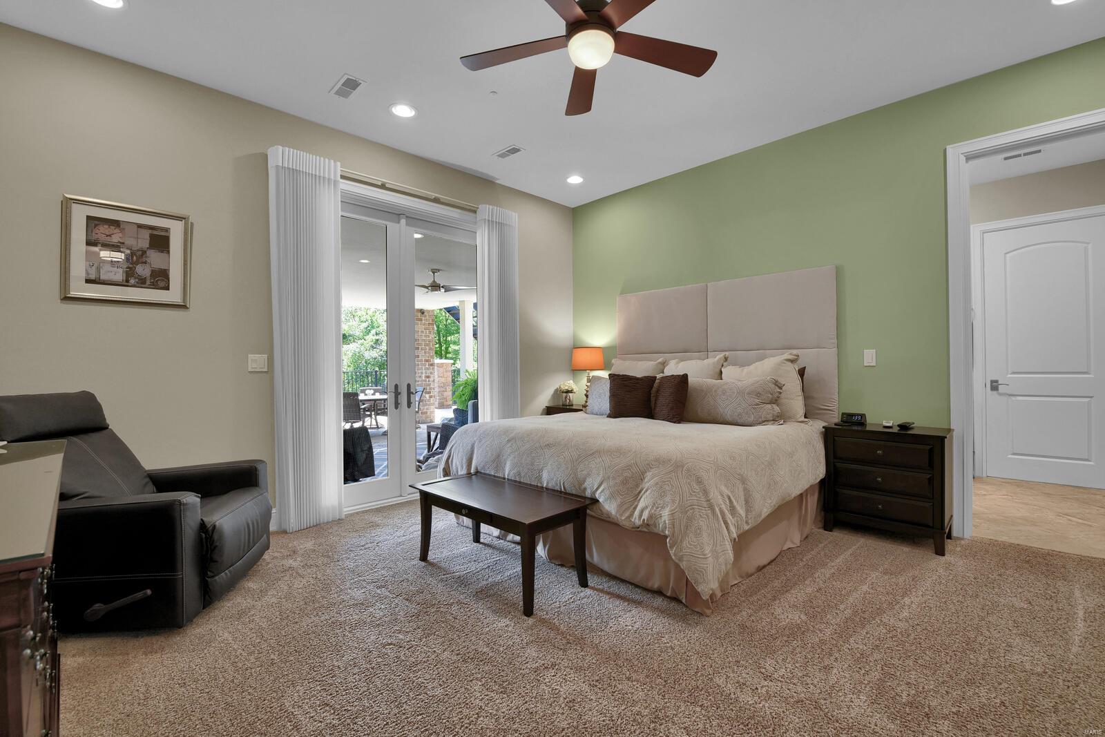 Stone Cliff Manor - Residential