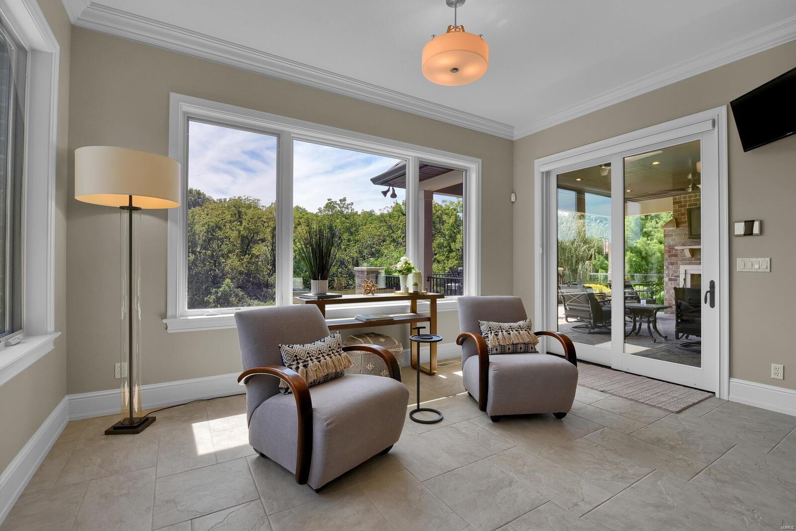 Stone Cliff Manor - Residential